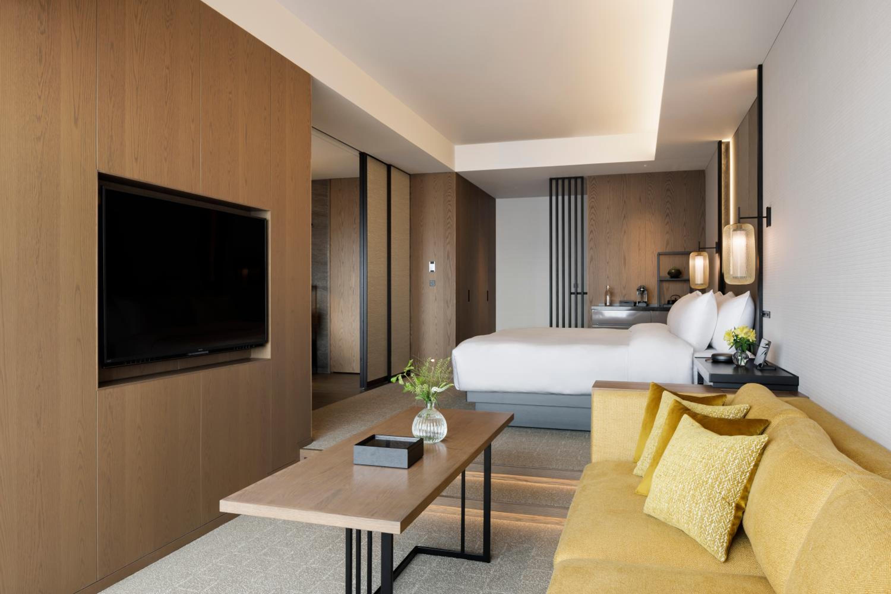 Euphoria Premier King Room Park View with Balcony - Photo 1