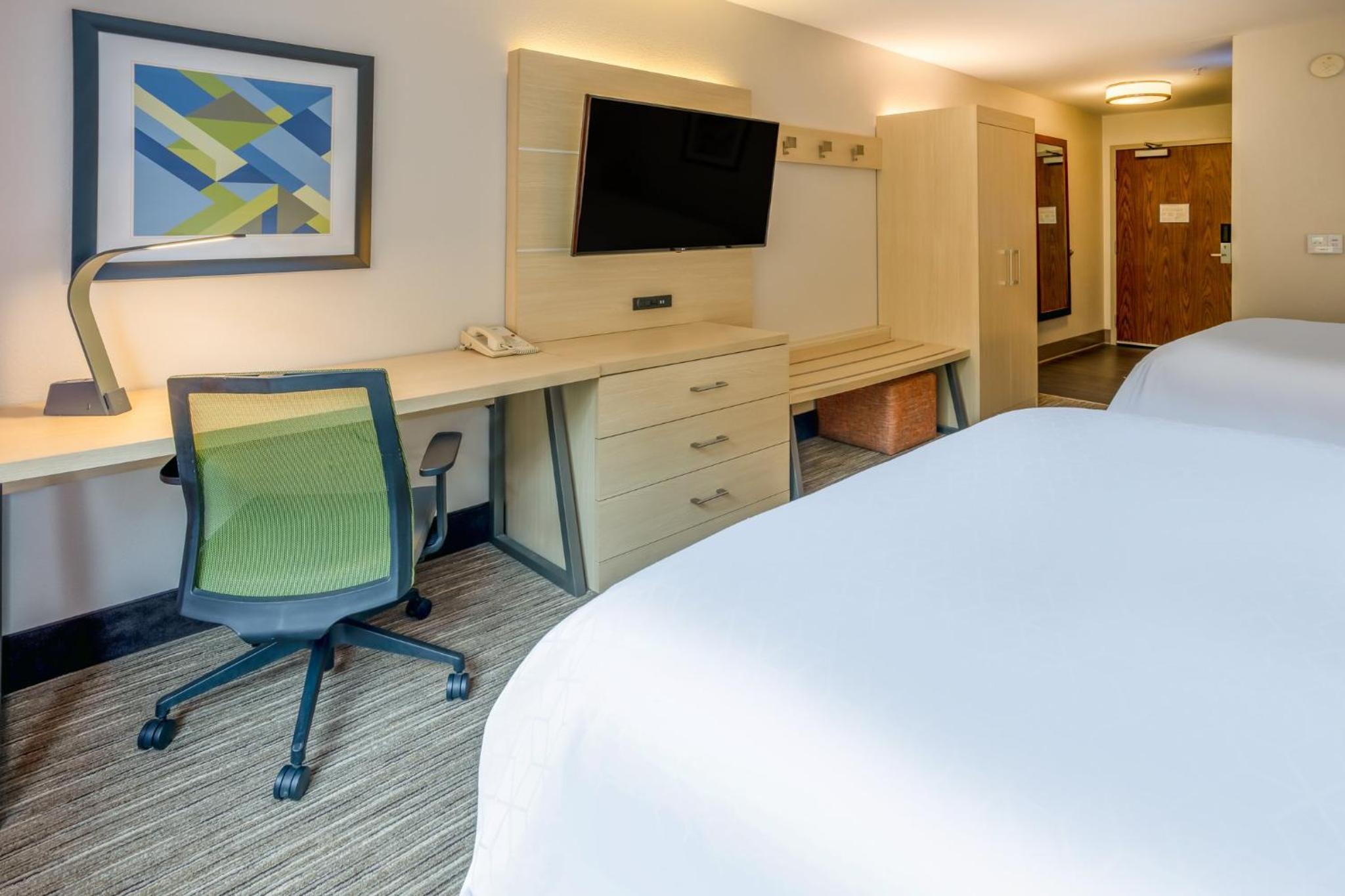 Standard Queen Room with Two Queen Beds and Walk-In Shower - Photo 2