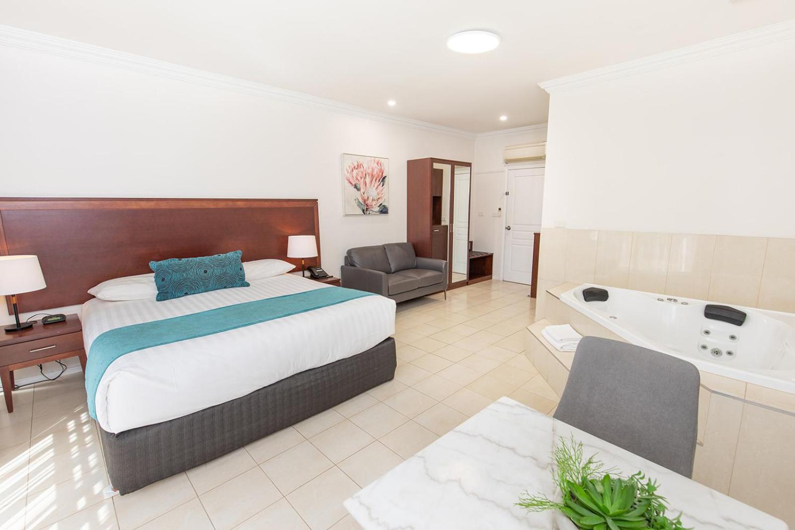 Luxury Suite with Spa Bath - Photo 1