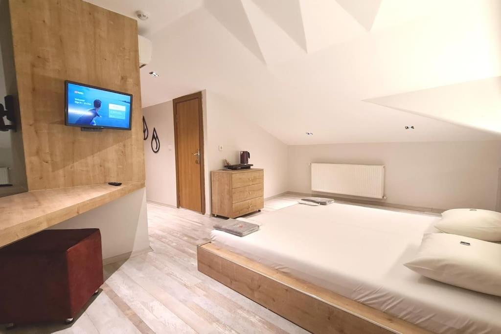 Economy Double Room photo 2