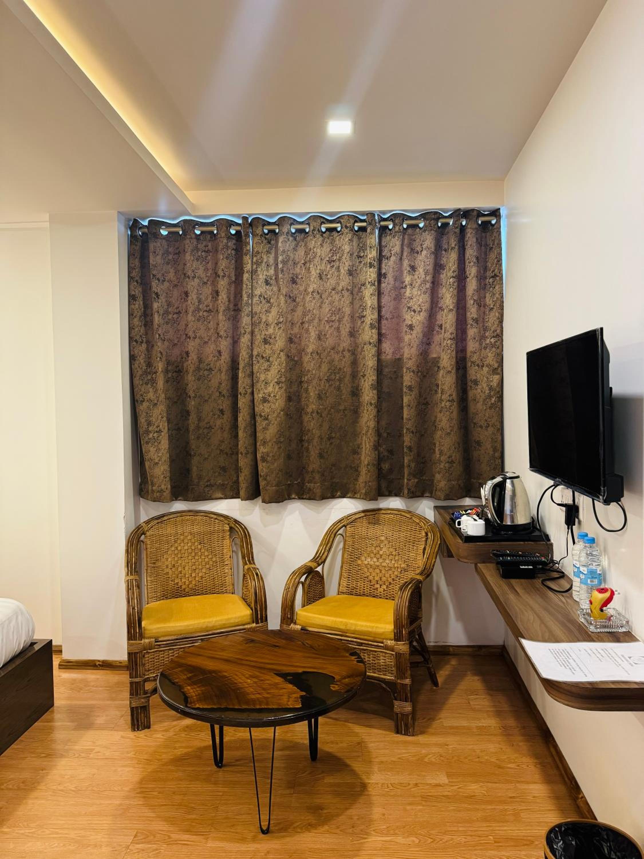 Deluxe King Room - Photo 5