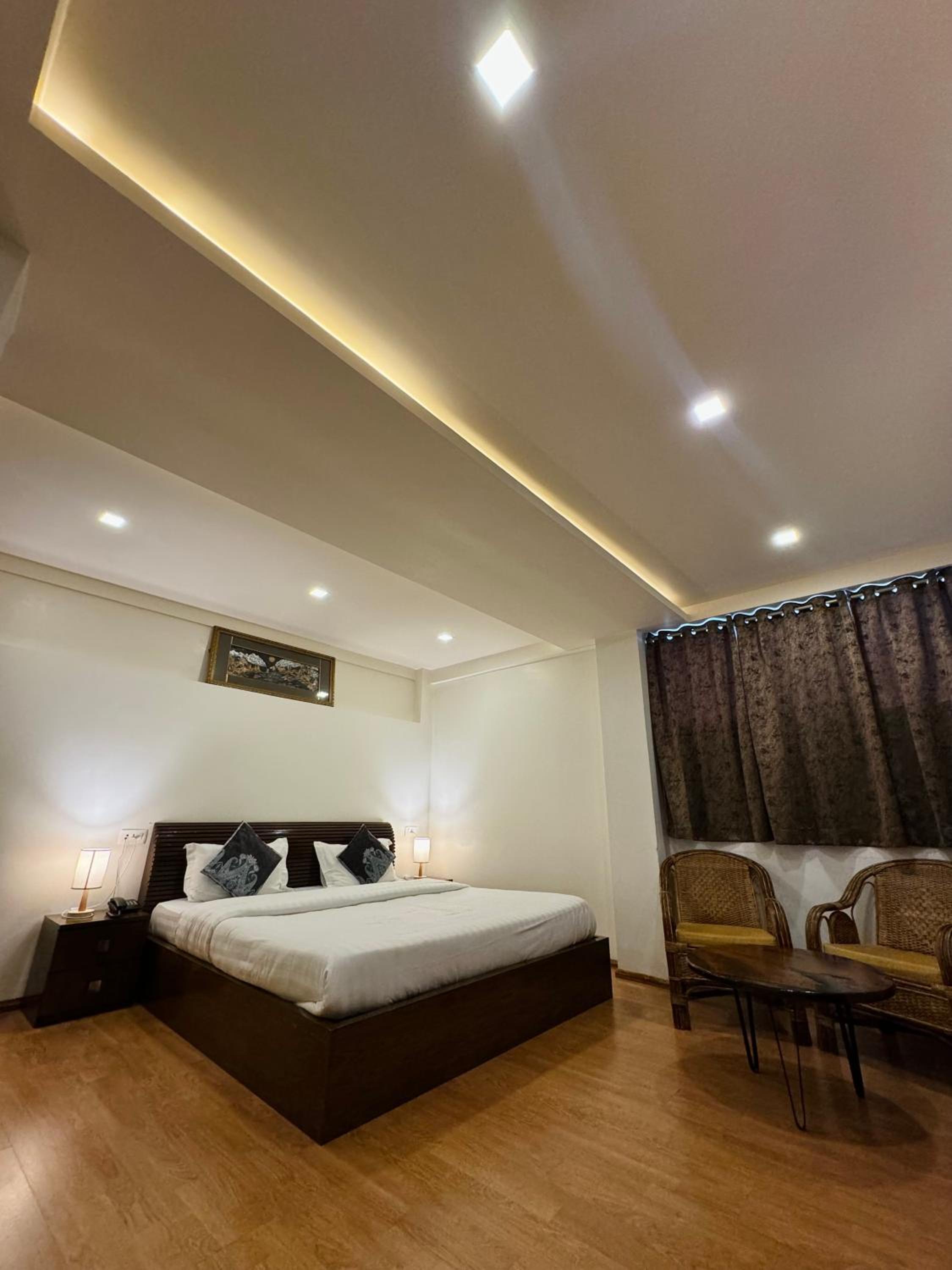 Deluxe King Room - Photo 1