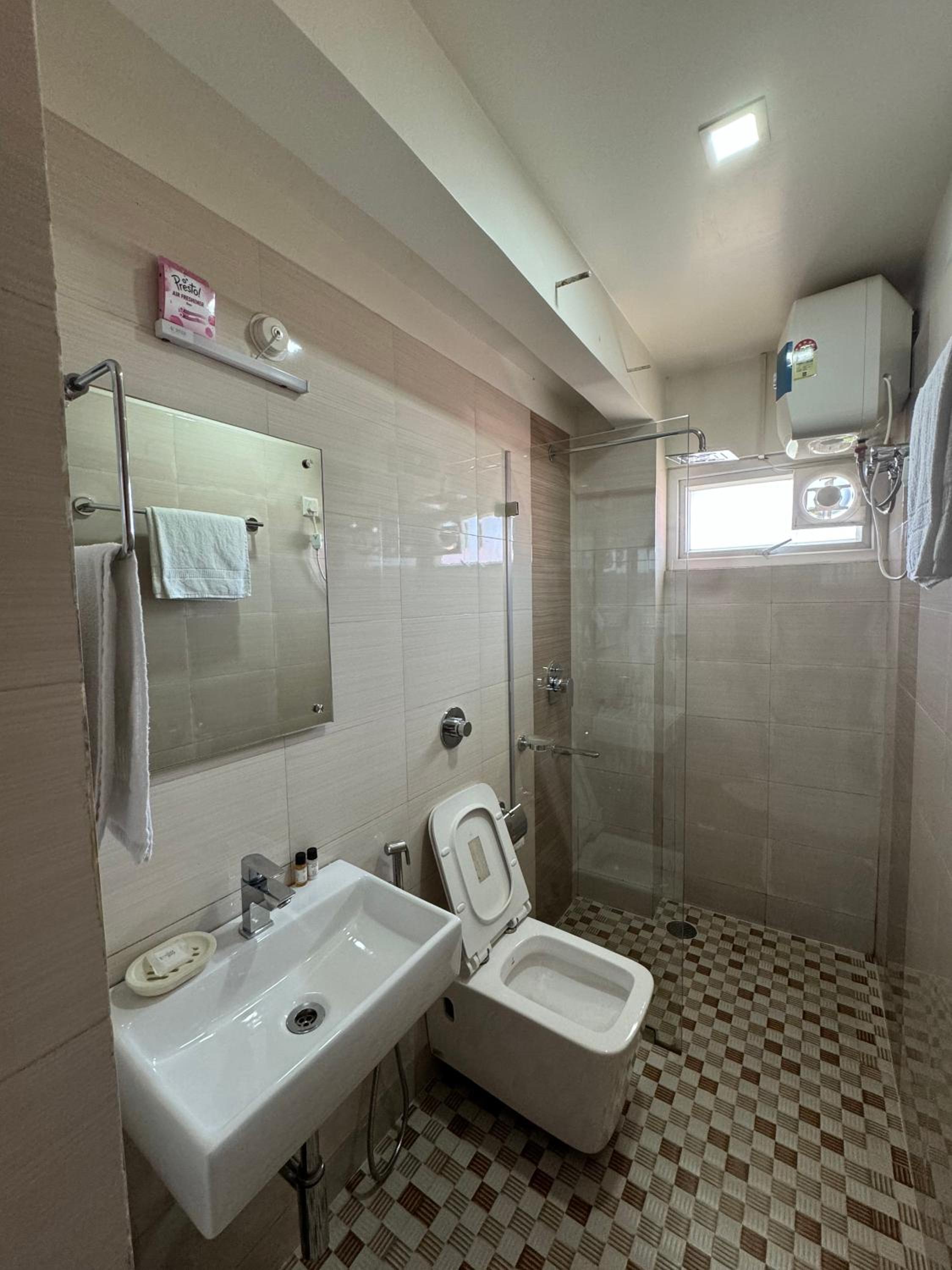 Deluxe Double Room (2 Adults + 1 Child) photo 2