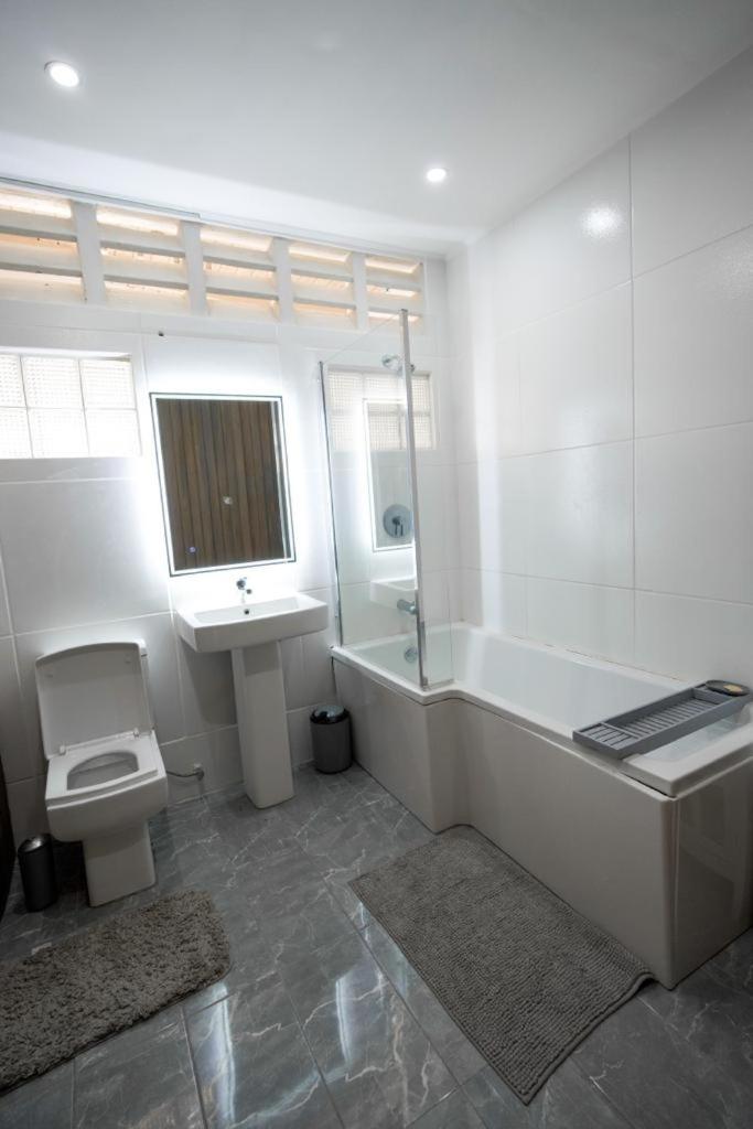 Three-Bedroom House photo 2