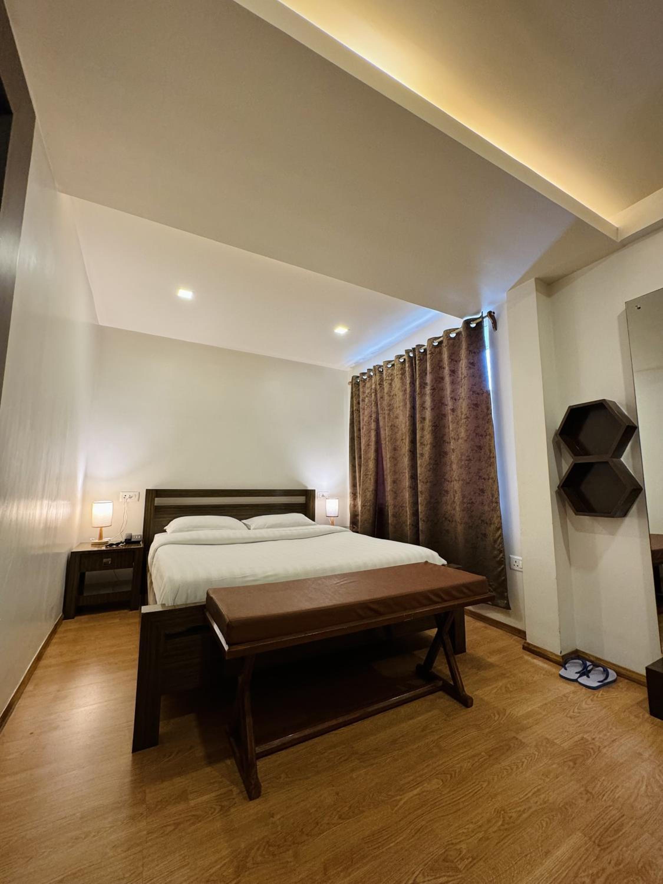 Deluxe Double Room (2 Adults + 1 Child) photo 1