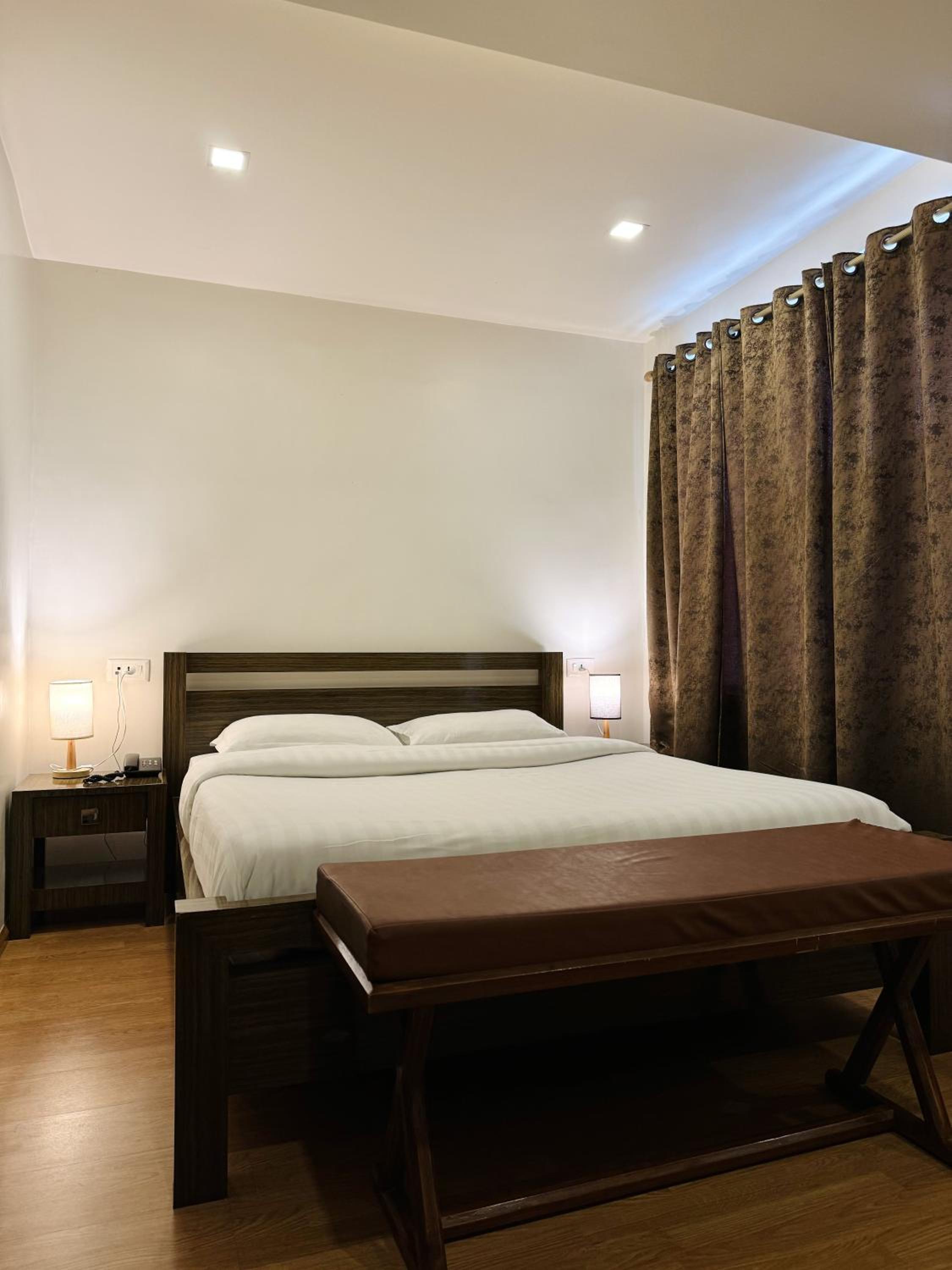 Deluxe Double Room (2 Adults + 1 Child) photo 2