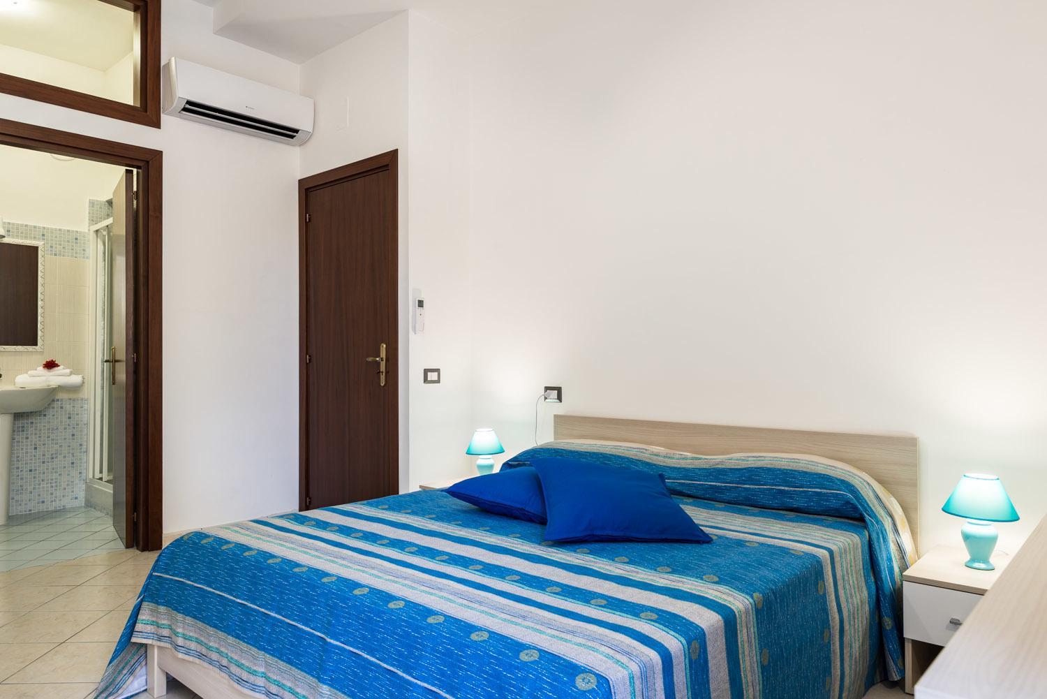 Double Room - Photo 4