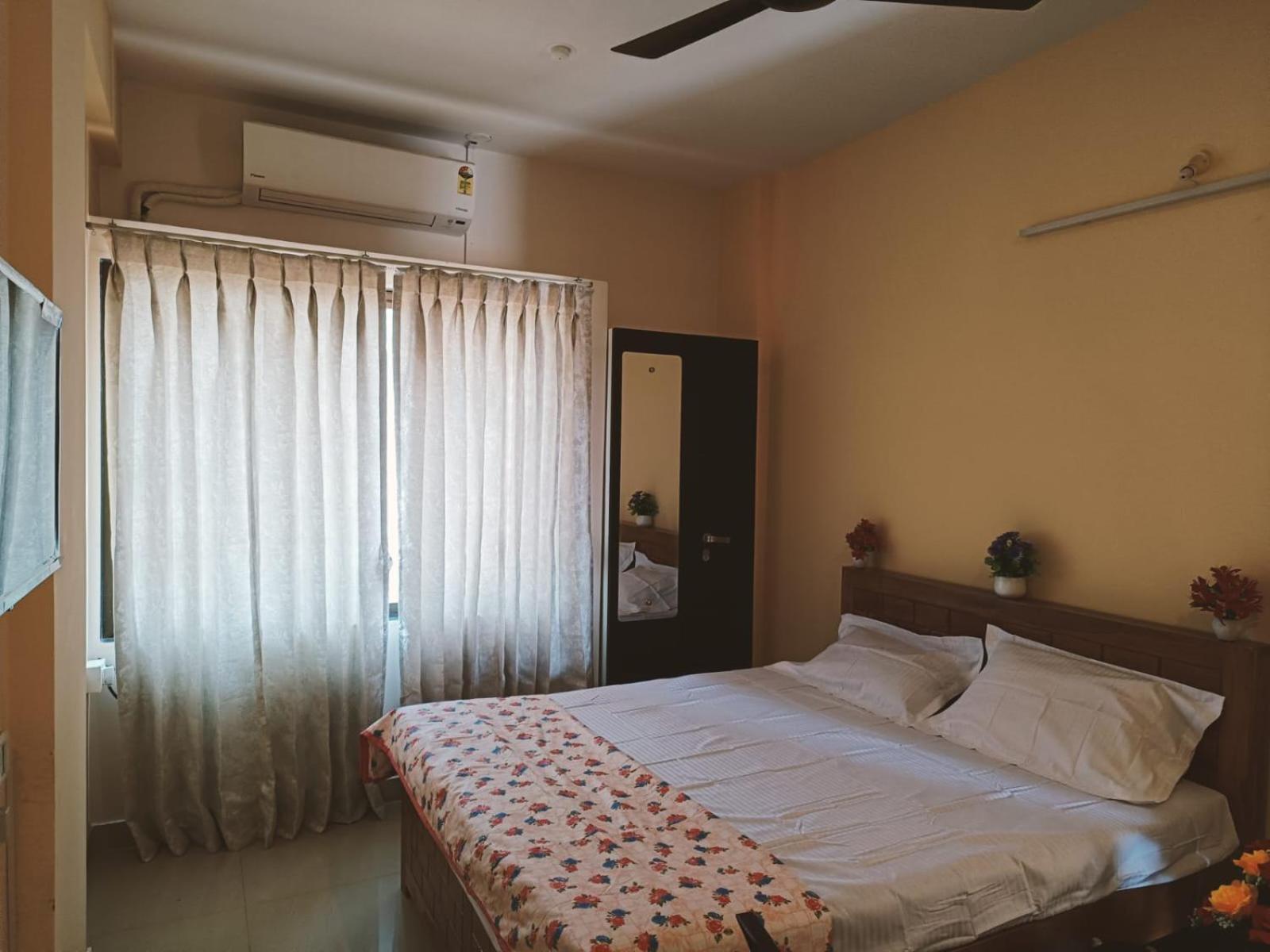 Deluxe Double Room (2 Adults + 1 Child) photo 1
