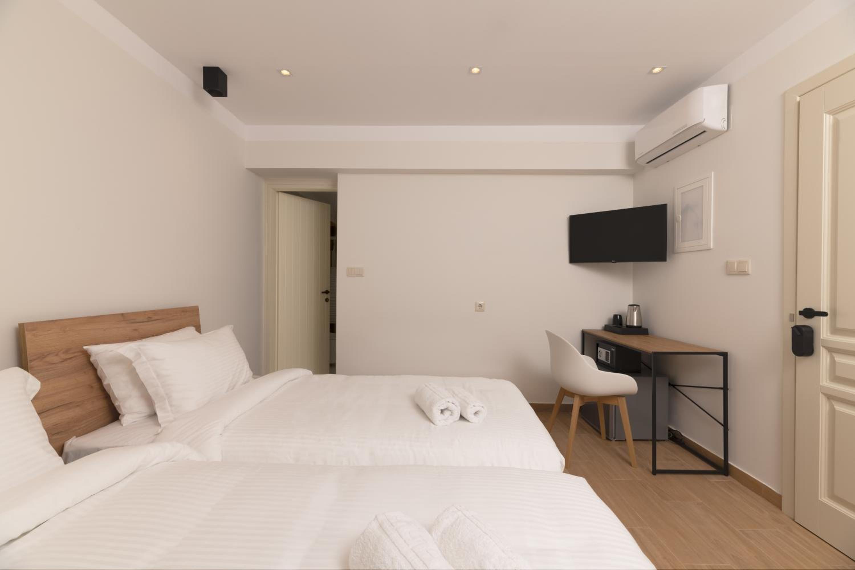 Standard Twin Room photo 3