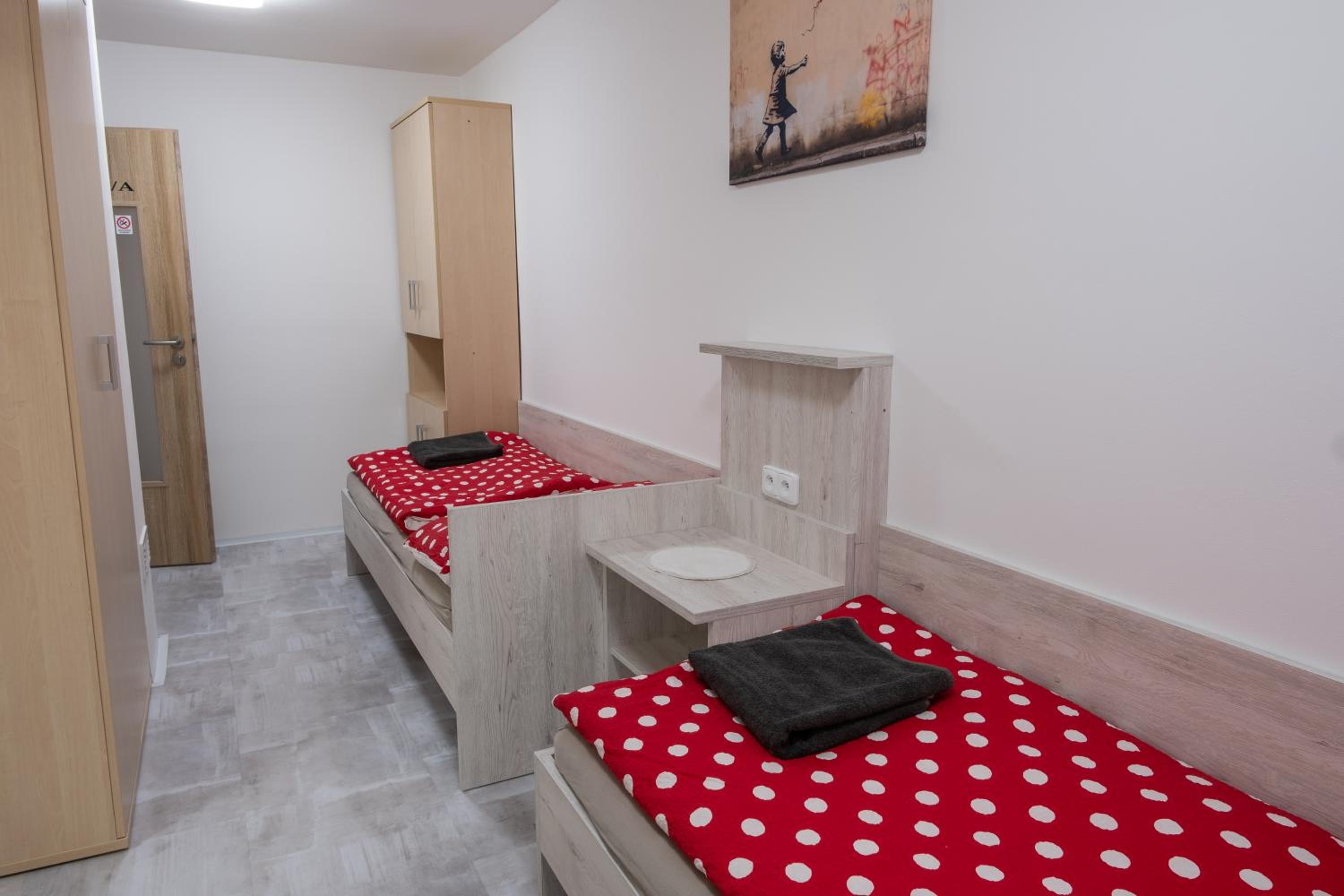 Two-Bedroom Apartment - Photo 2