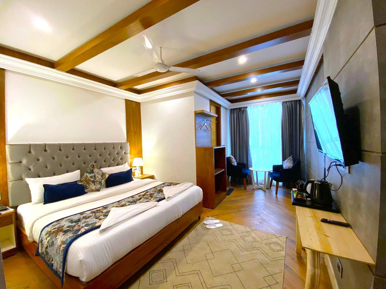 Superior King Room