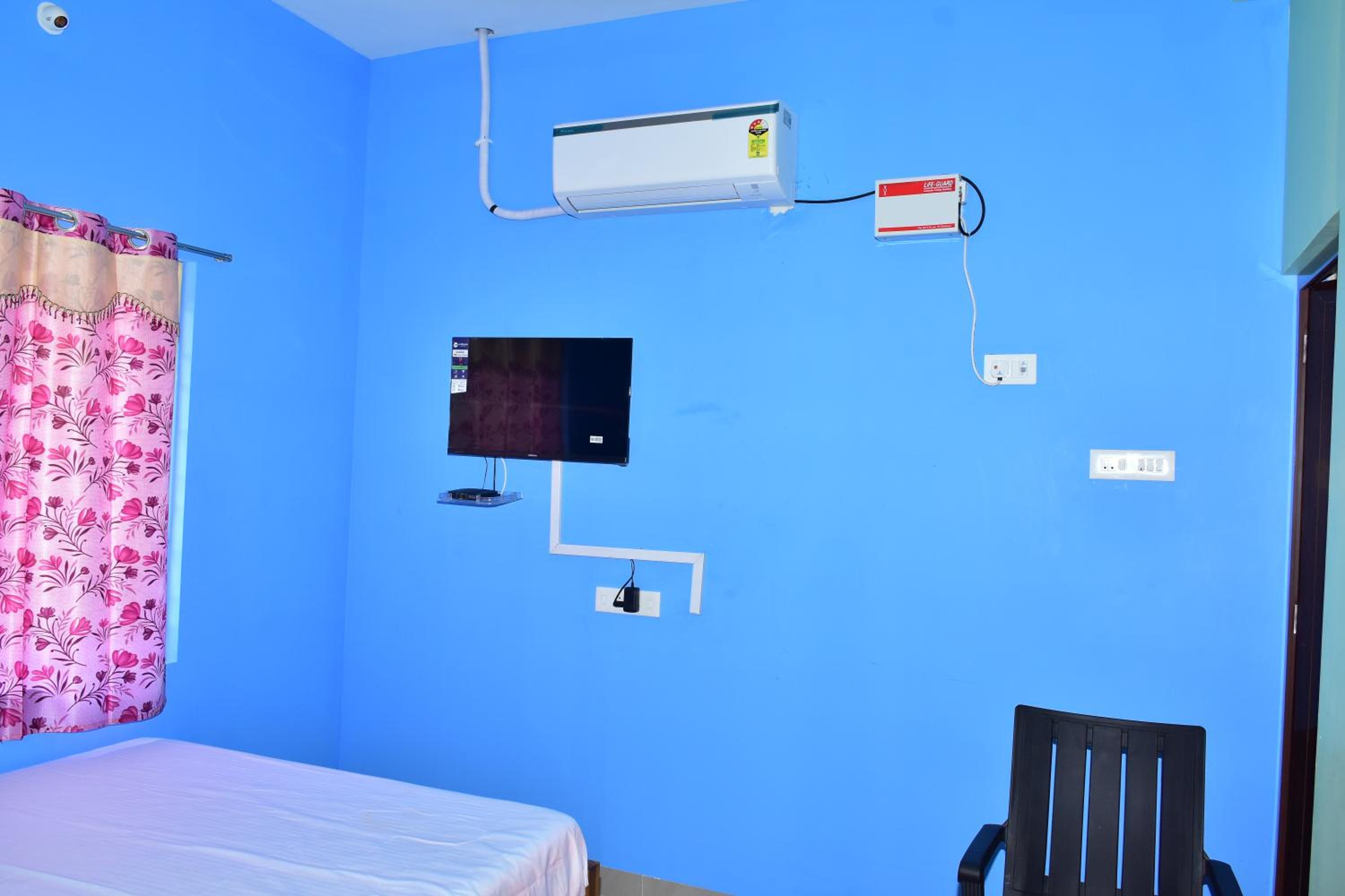 Deluxe Double Room (2 Adults + 1 Child)