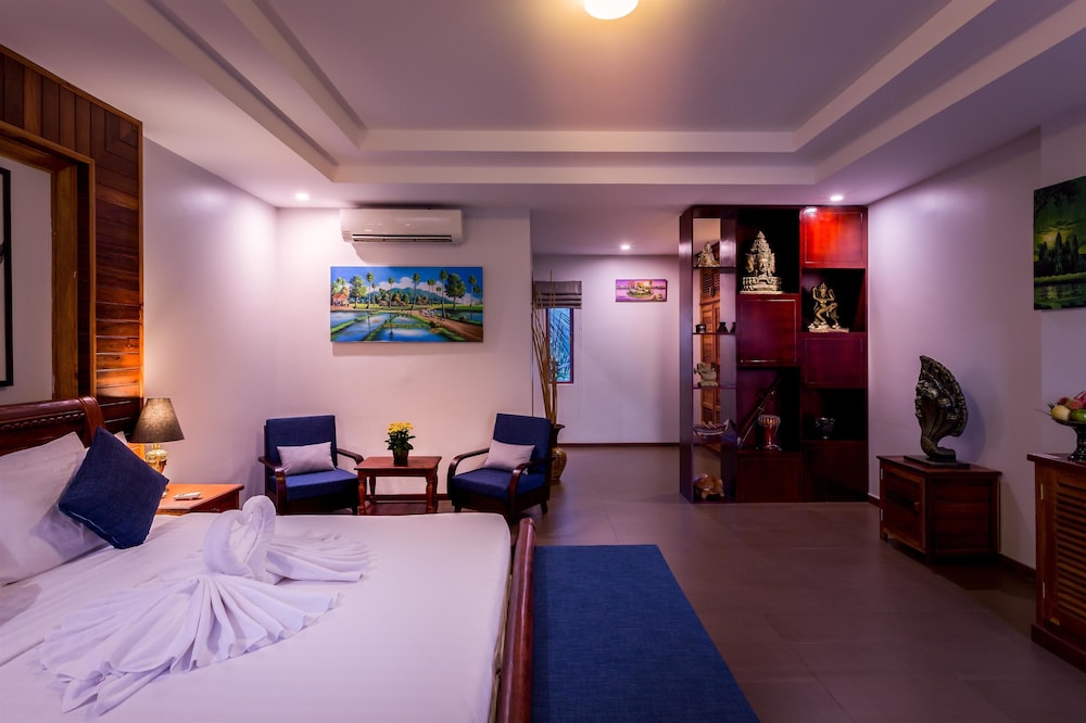 Suite, 1 King Bed - Photo 4