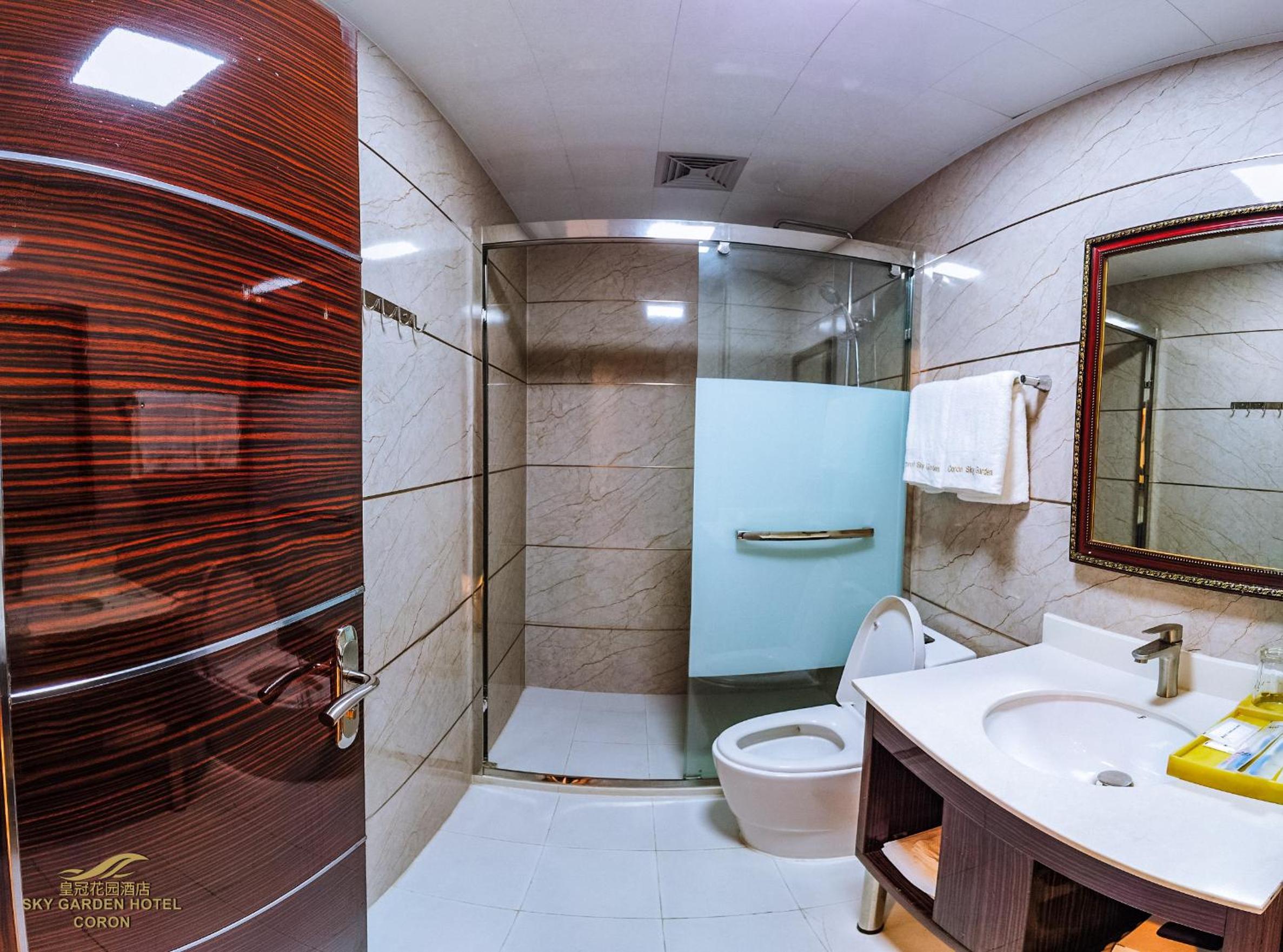 Deluxe Double Room with Balcony - Photo 9