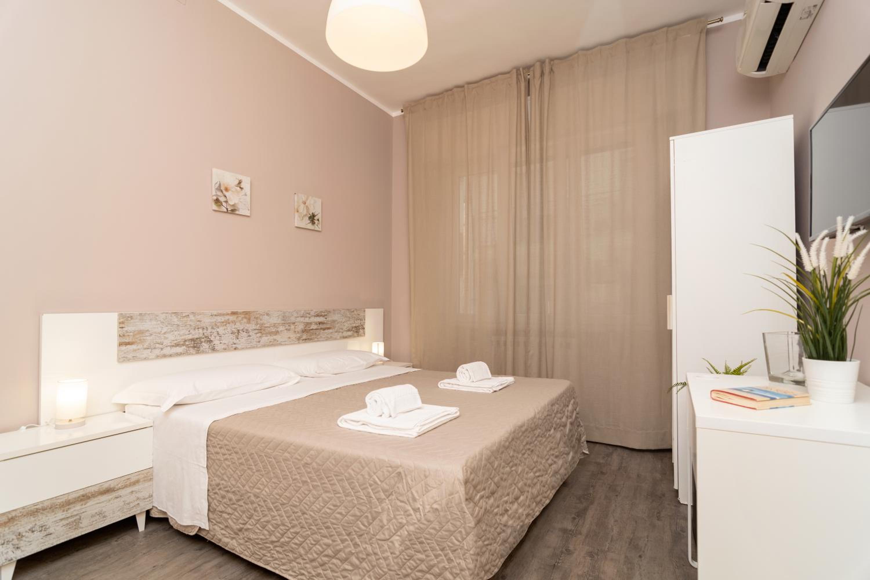 Double Room - Photo 9