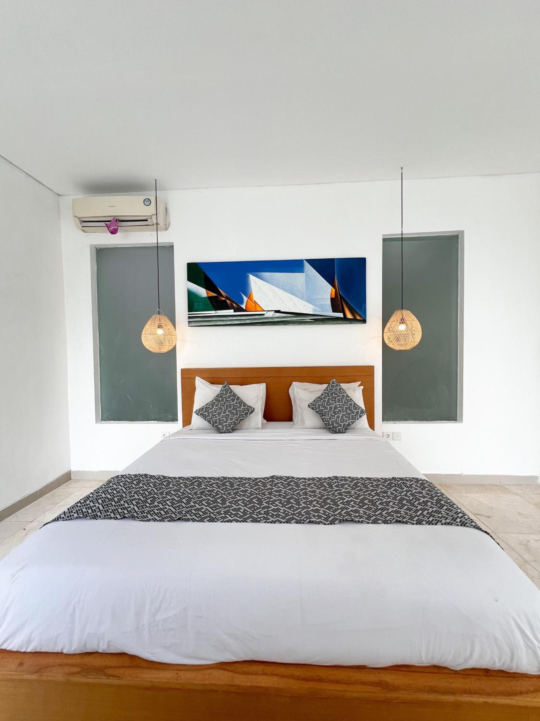 Five-Bedroom Villa with Private Pool - Photo 2