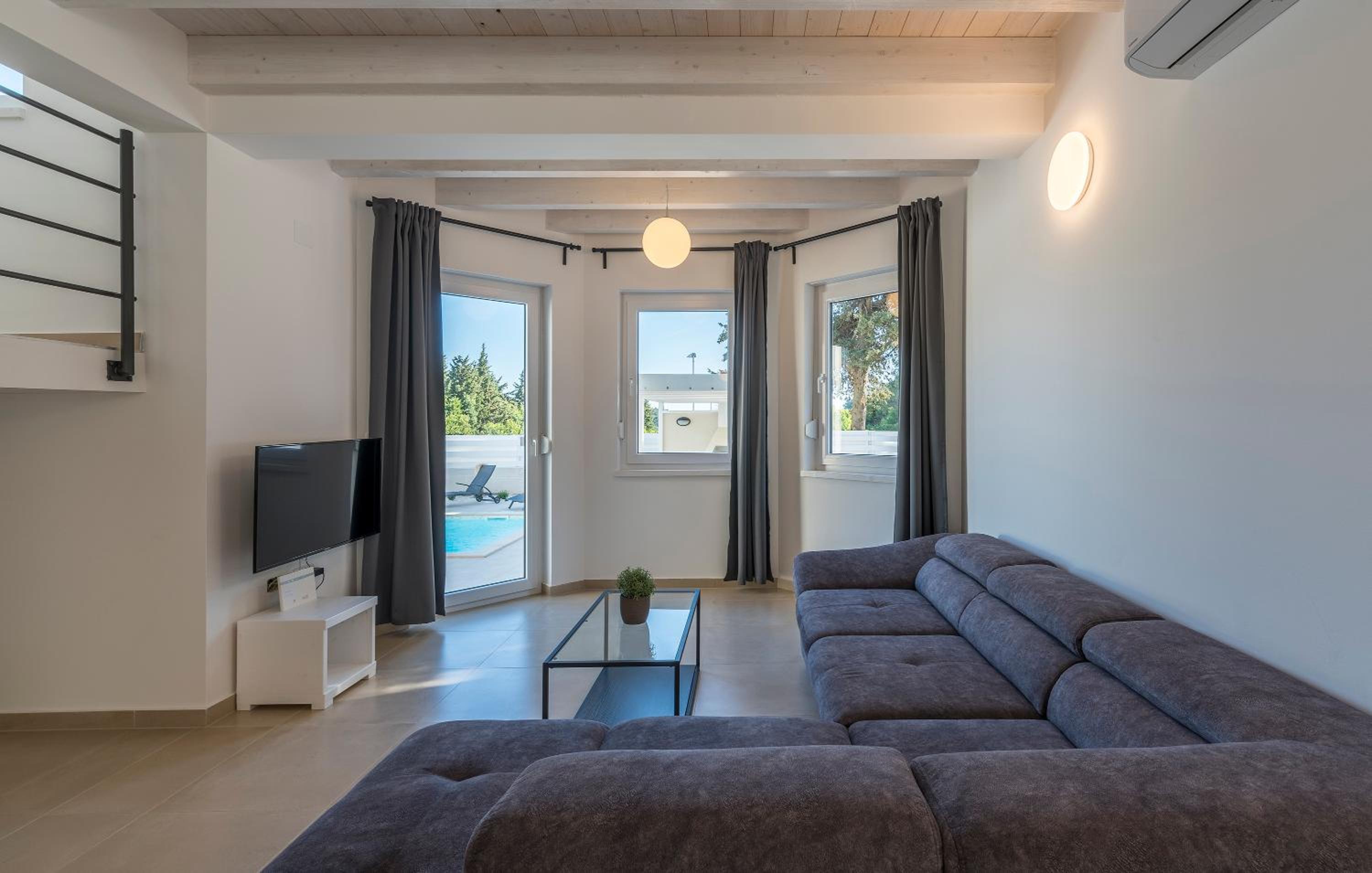 Thirteen-Bedroom Villa