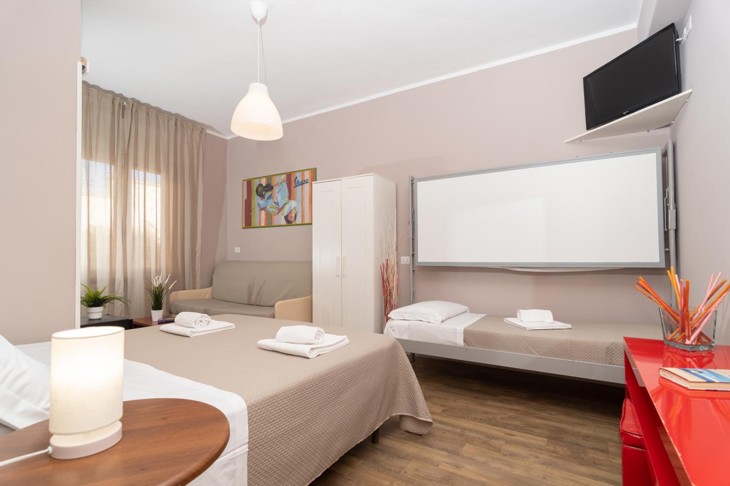 Quadruple Room with Private Bathroom - Photo 1