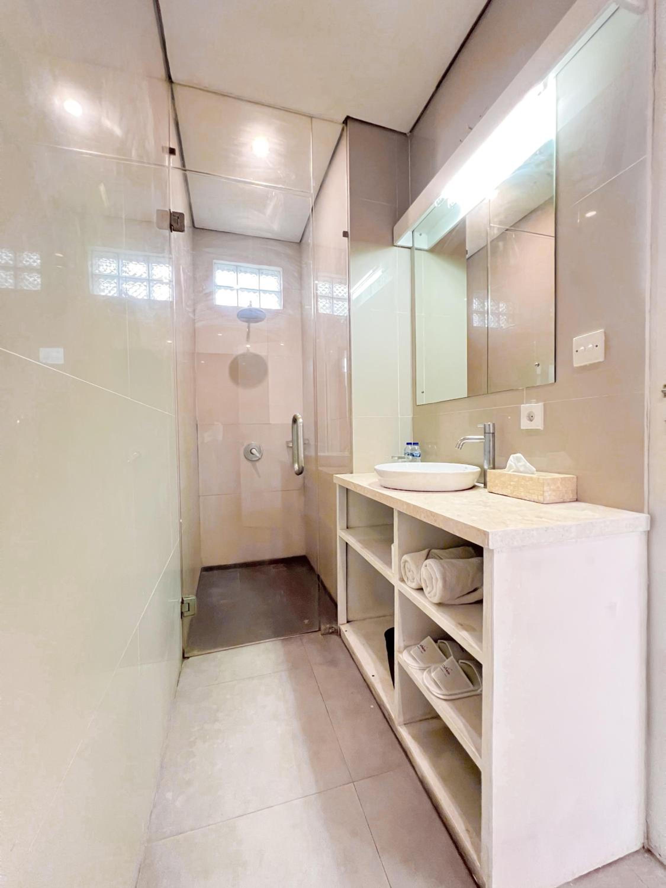 One-Bedroom Suite - Photo 13