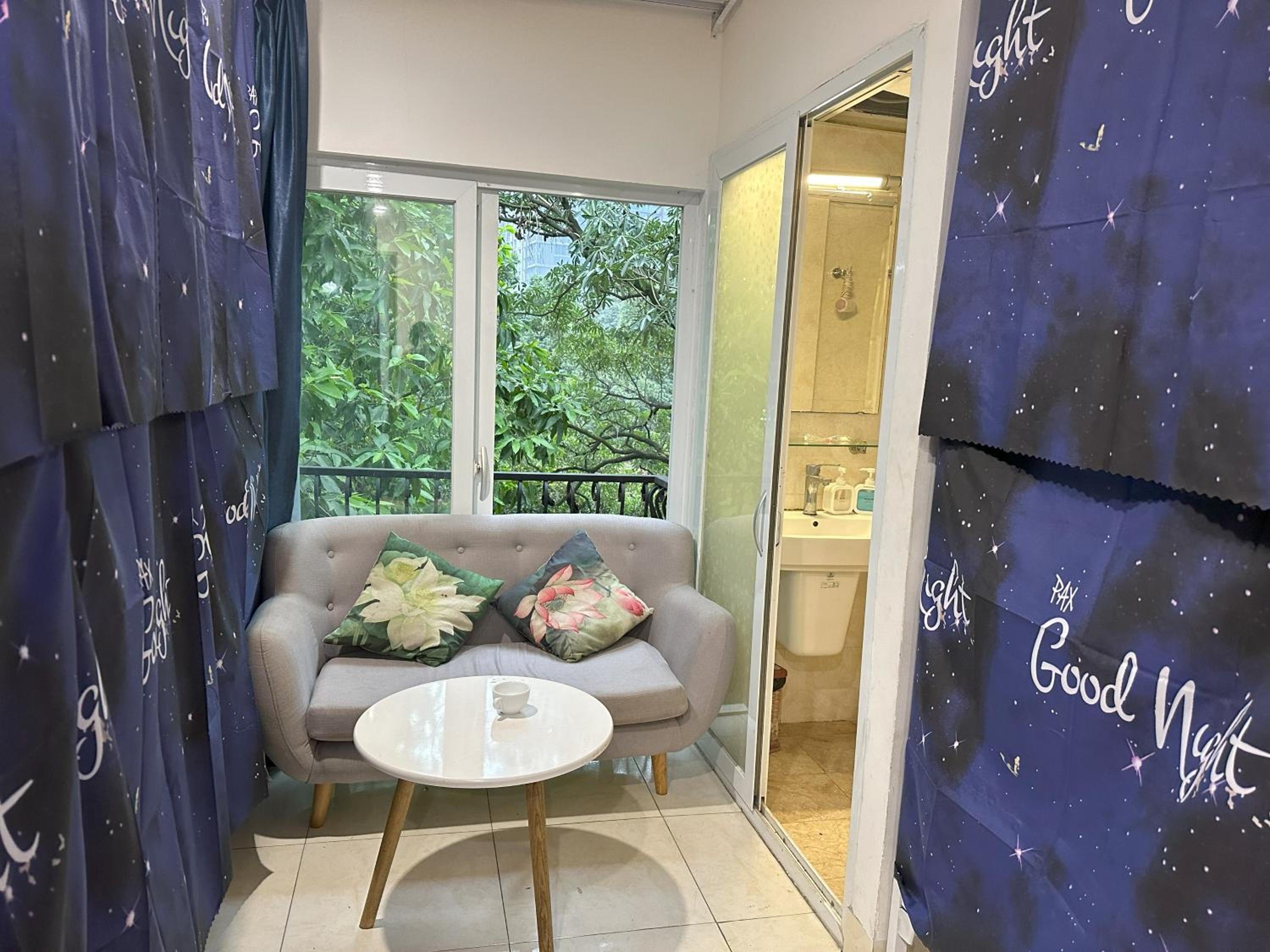 8-Bed Mixed Dormitory Room