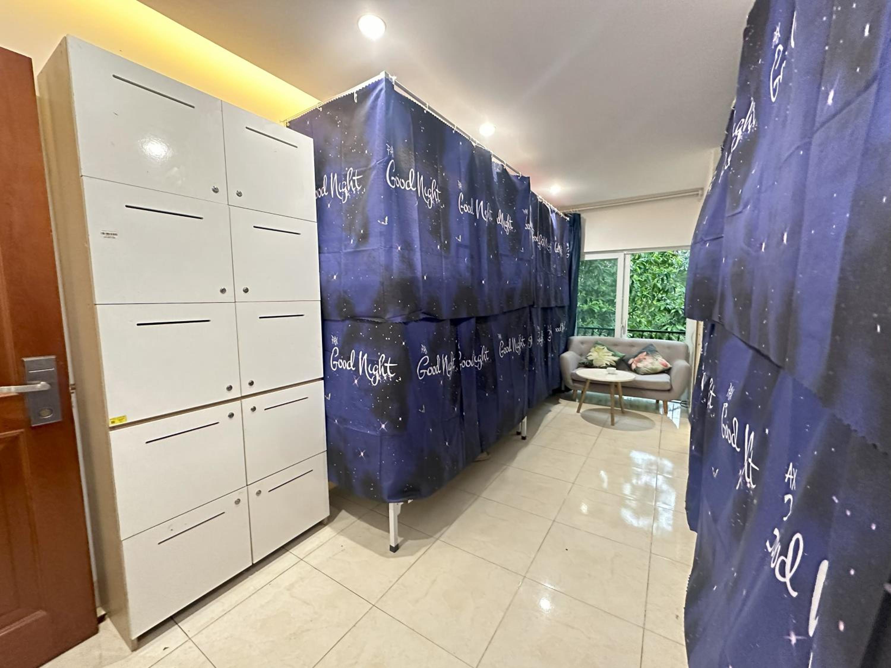8-Bed Mixed Dormitory Room