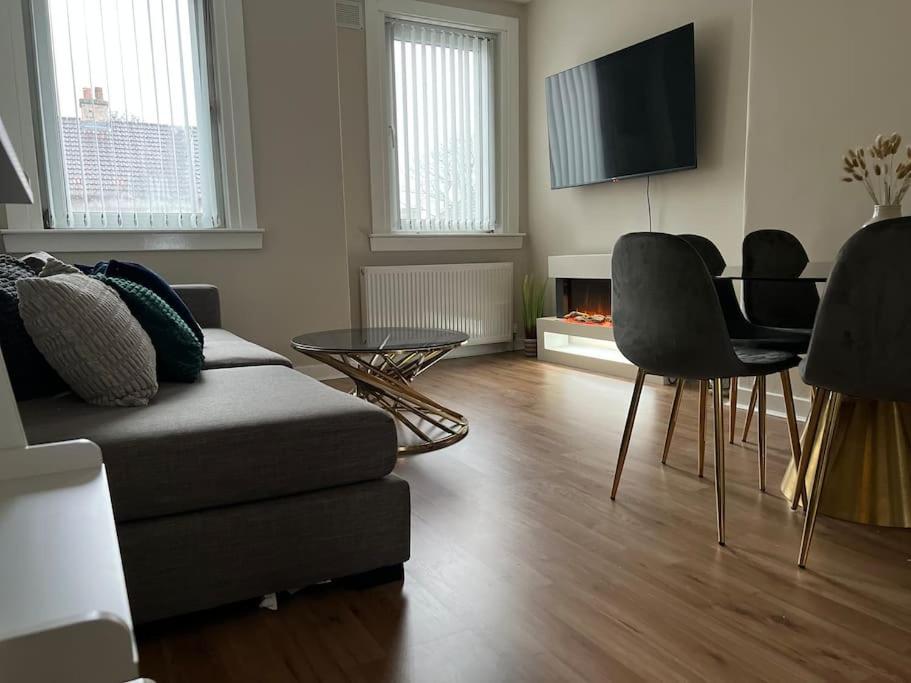 Three-Bedroom Apartment photo 1