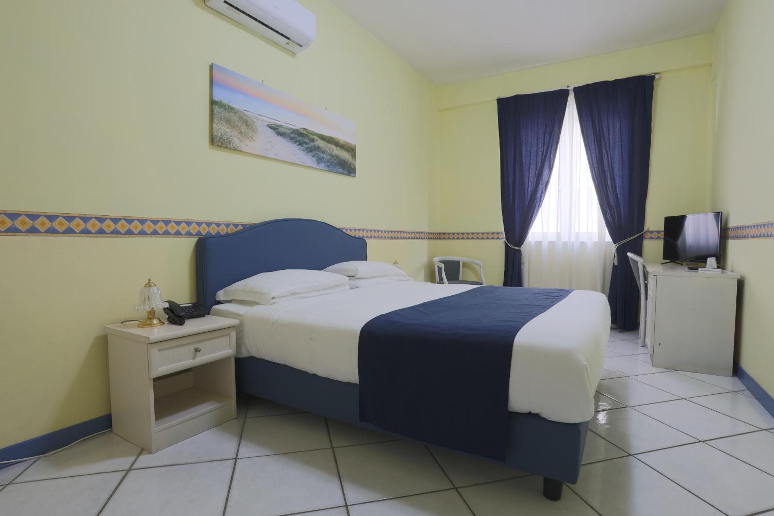 Economy Double Room photo 2