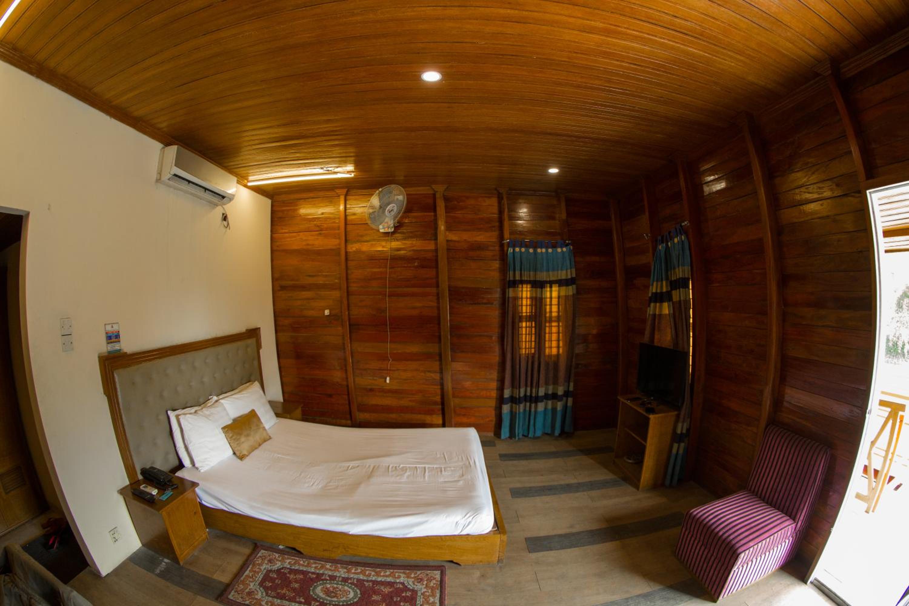 Standard King Room photo 1