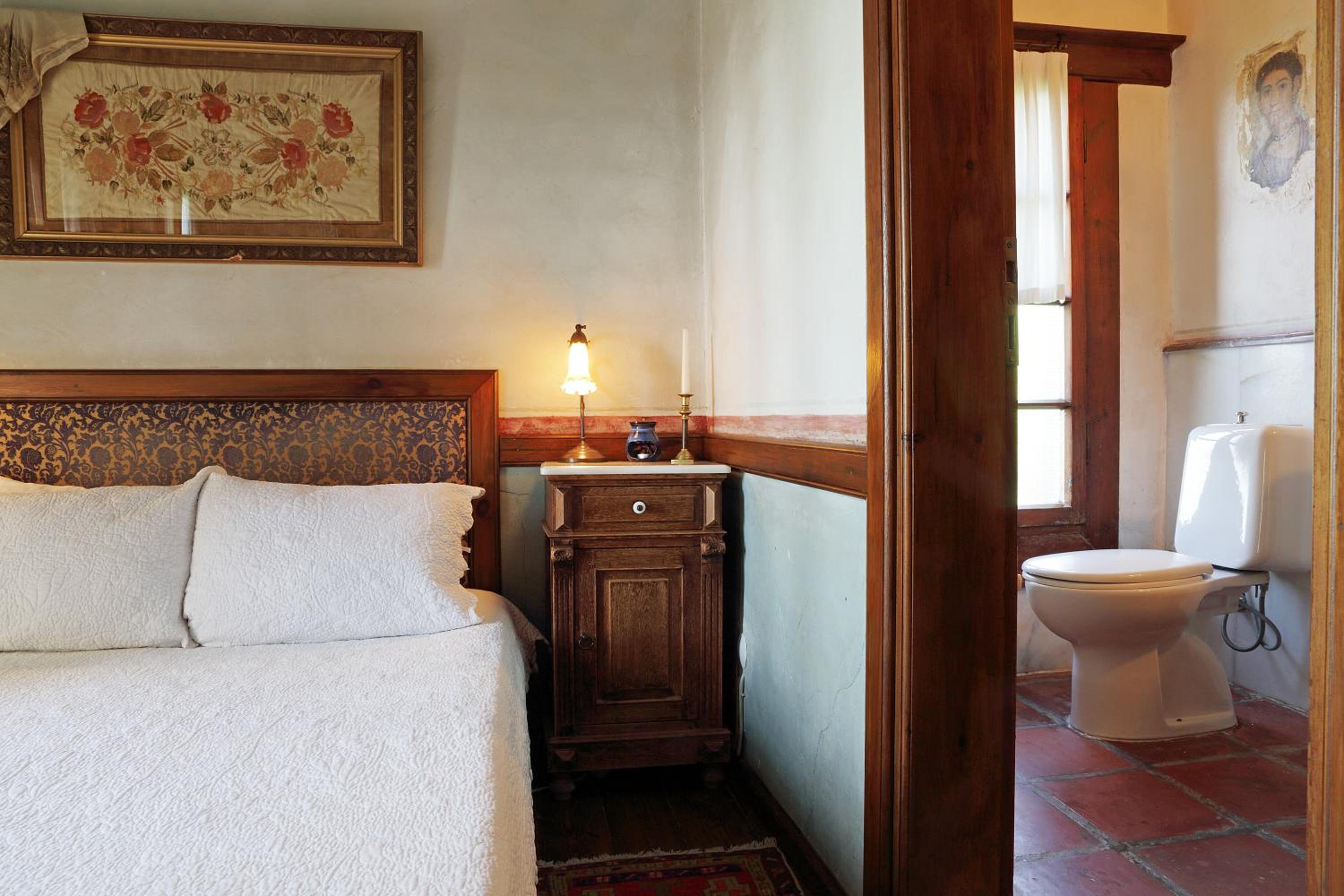 Standard Double Room - Photo 8