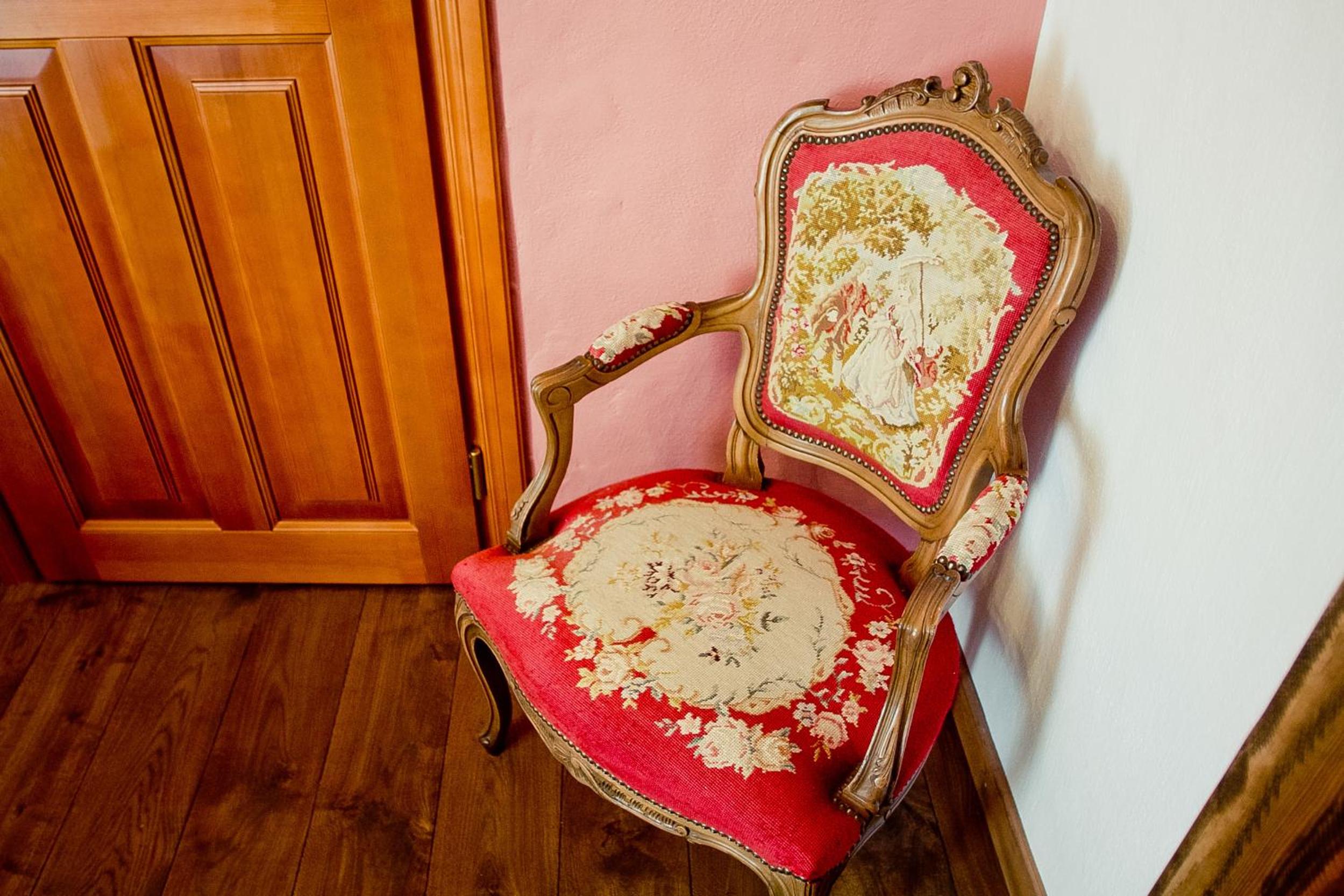 Family Room - Photo 8