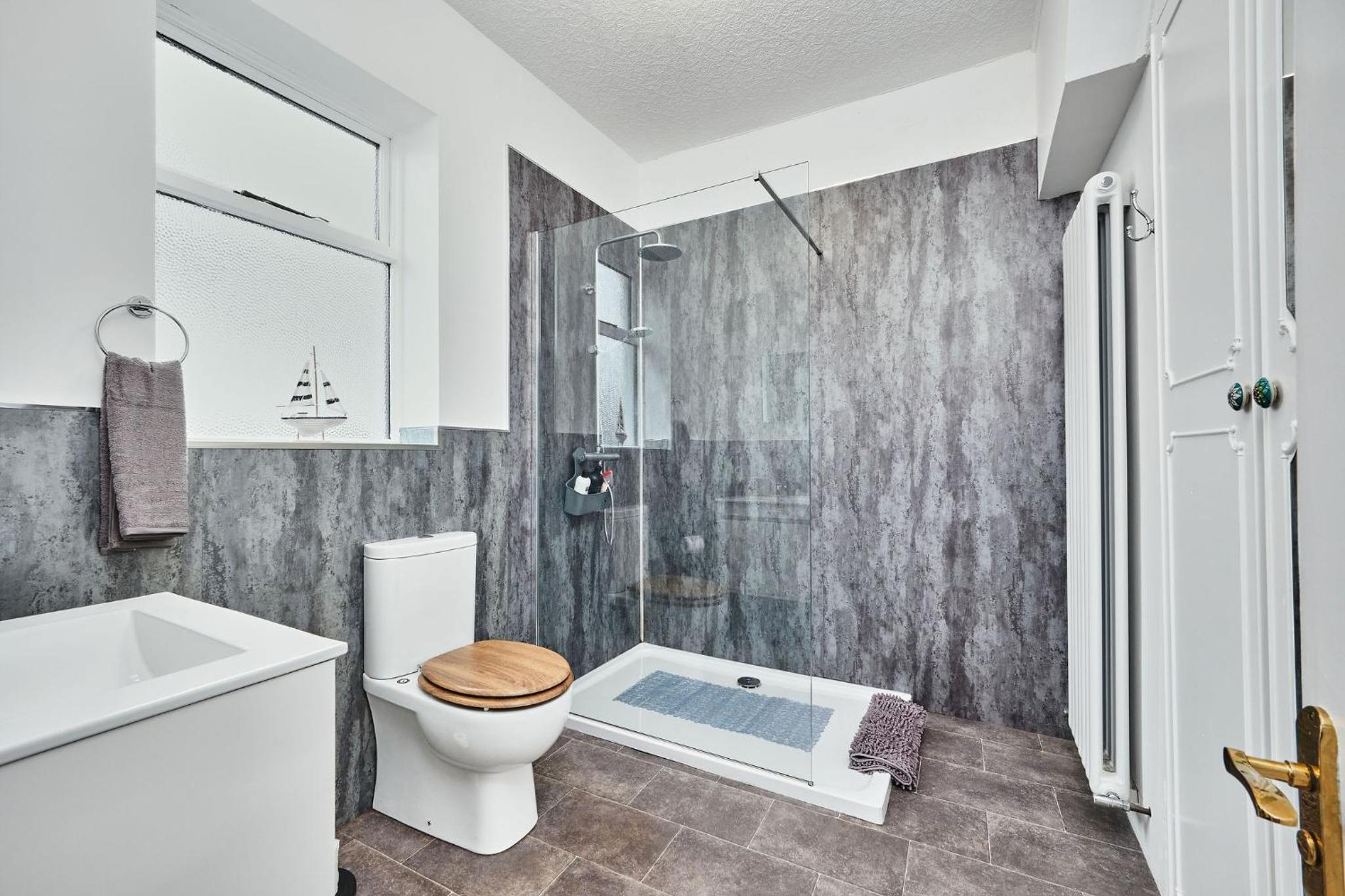 Four-Bedroom House photo 2
