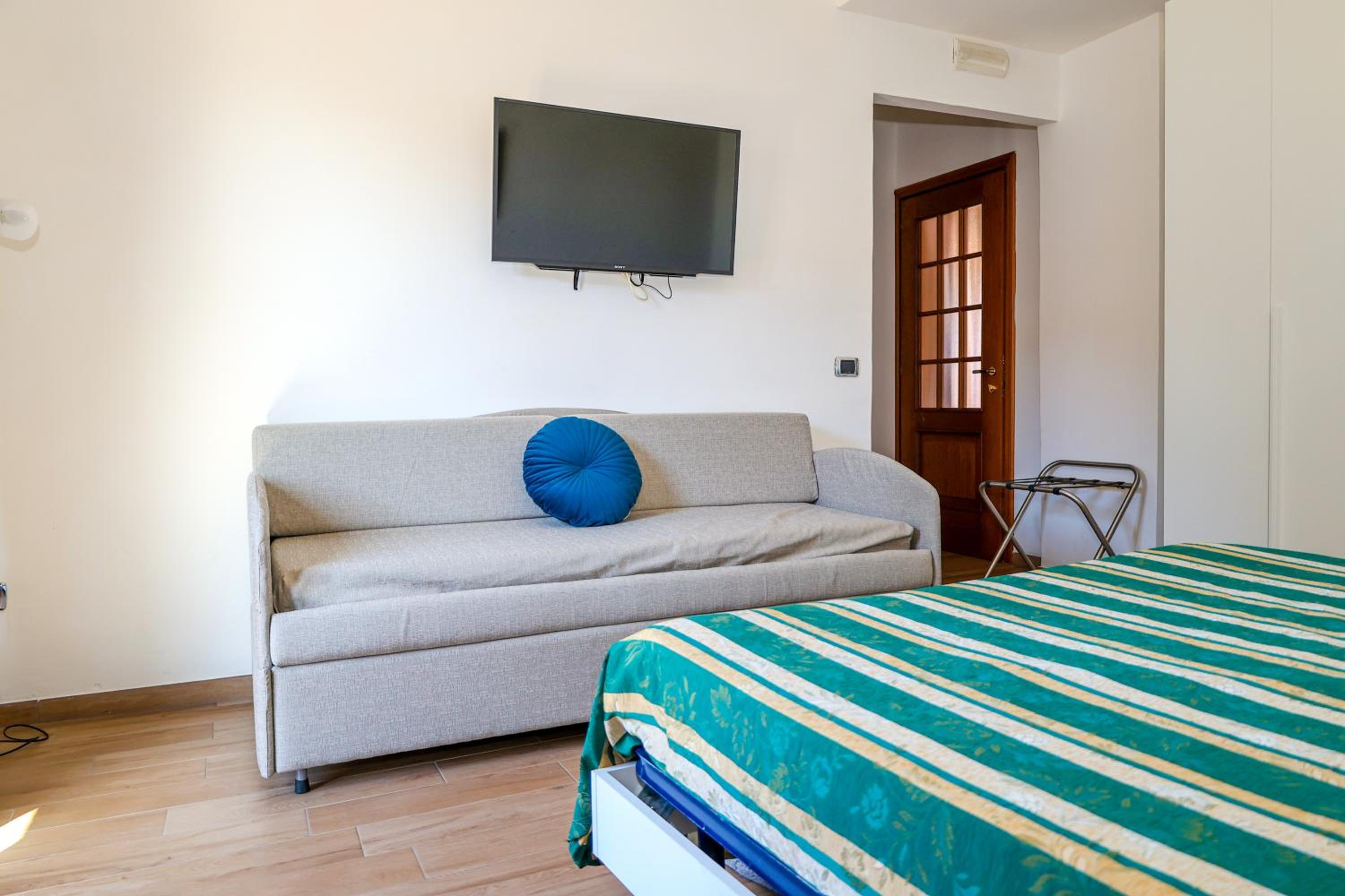 Large Double Room photo 2