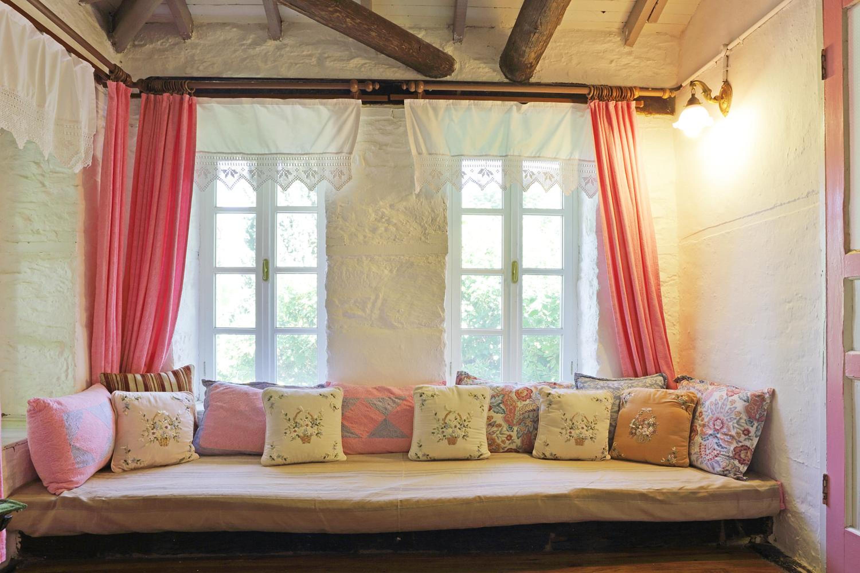 One-Bedroom Standard Apartment - Photo 6