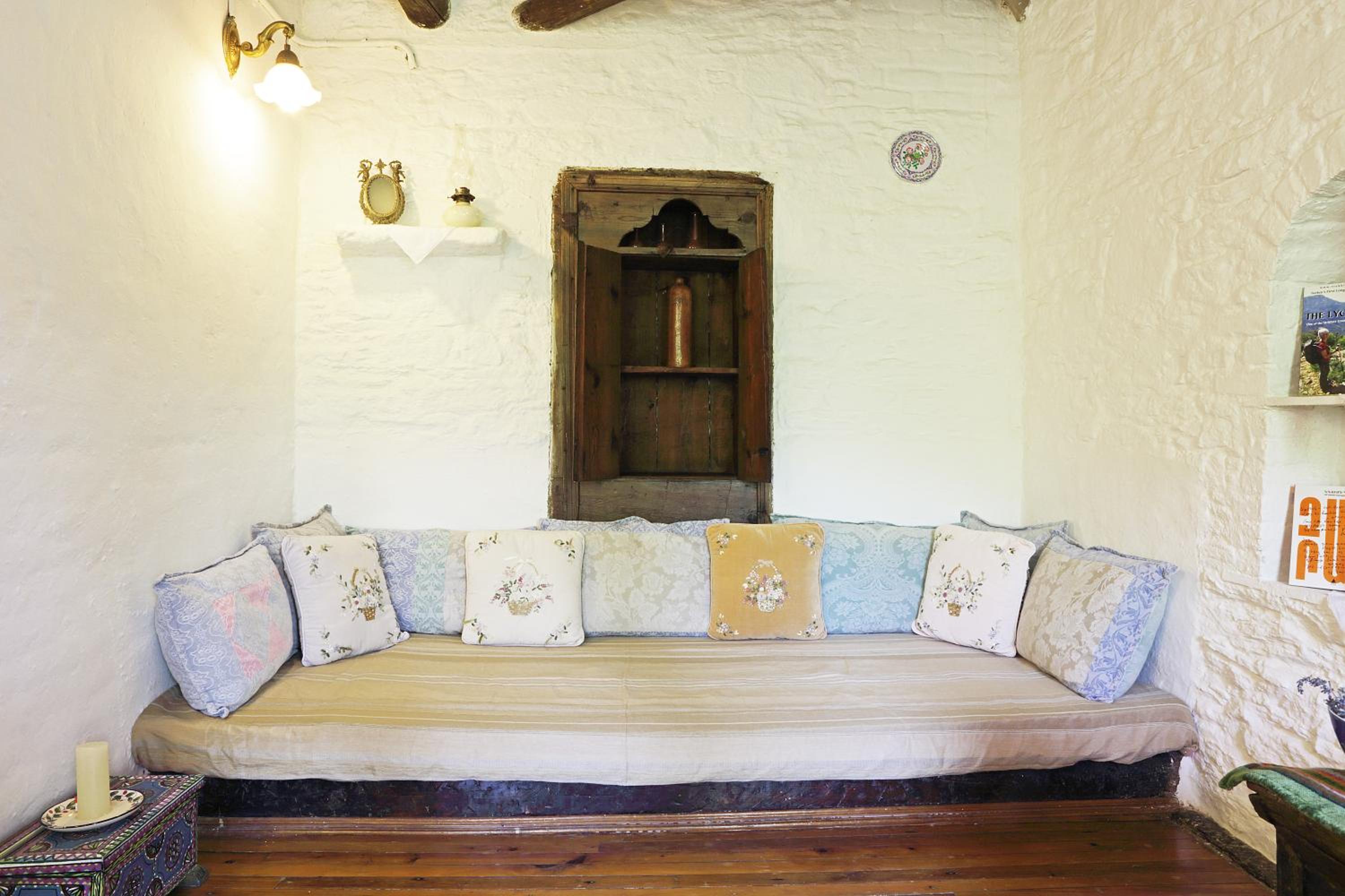 One-Bedroom Standard Apartment - Photo 19