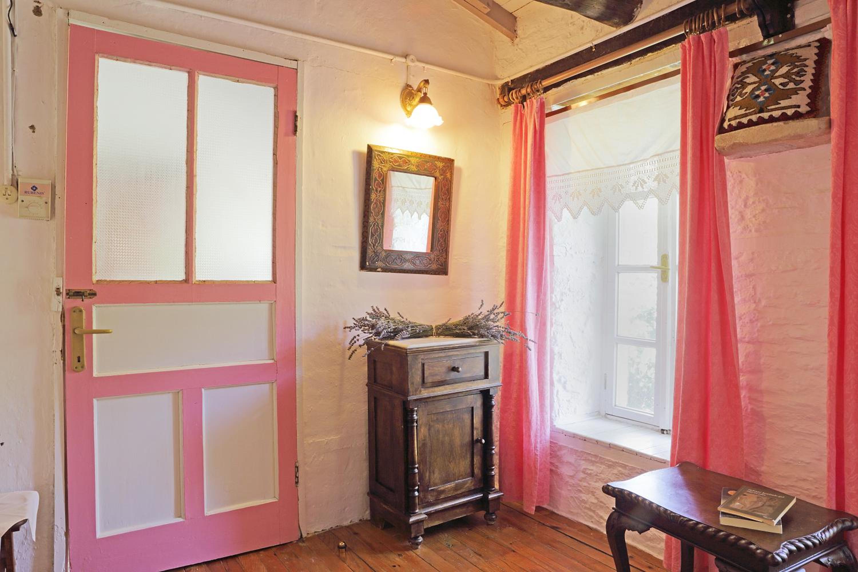 One-Bedroom Standard Apartment - Photo 7