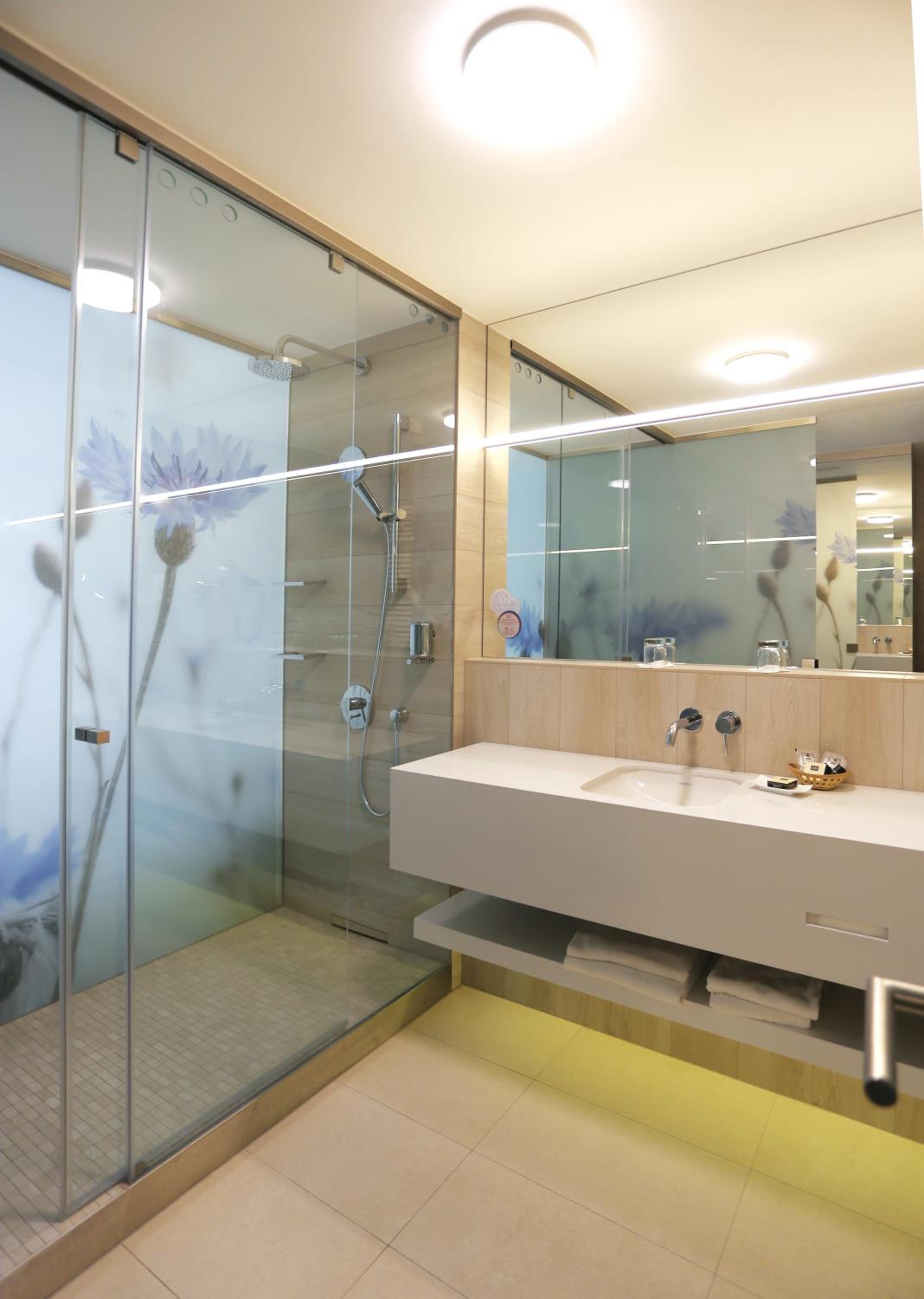 Premium Double Room with Wellness and Fitness Access thumbnail 6