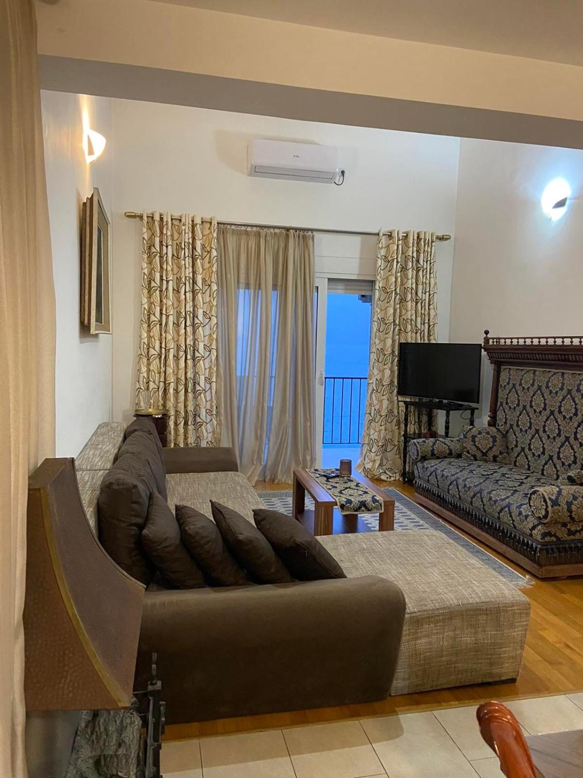 Duplex Three-Bedroom Apartment with Balcony and Sea View photo 3