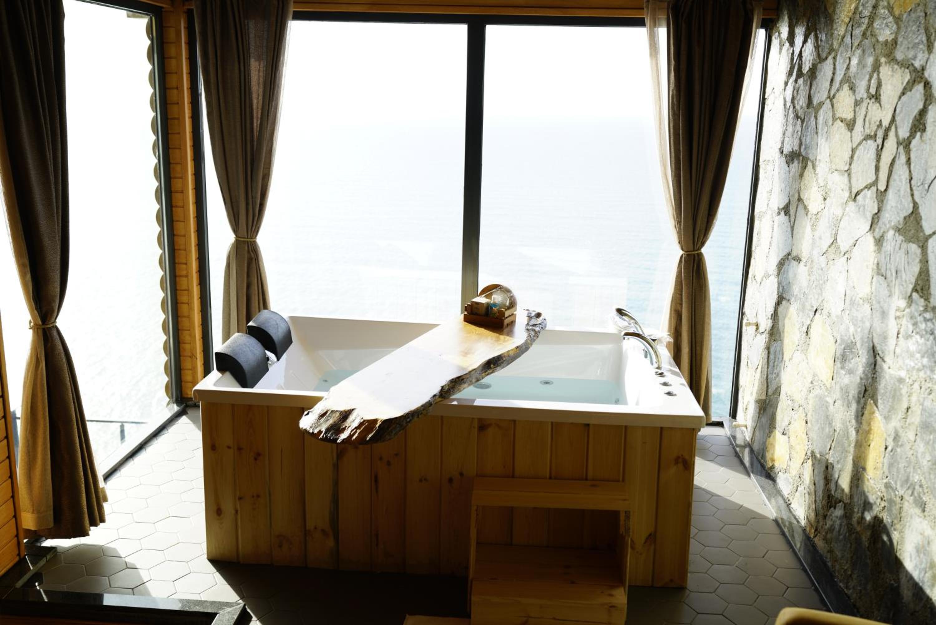 Deluxe Suite photo 3