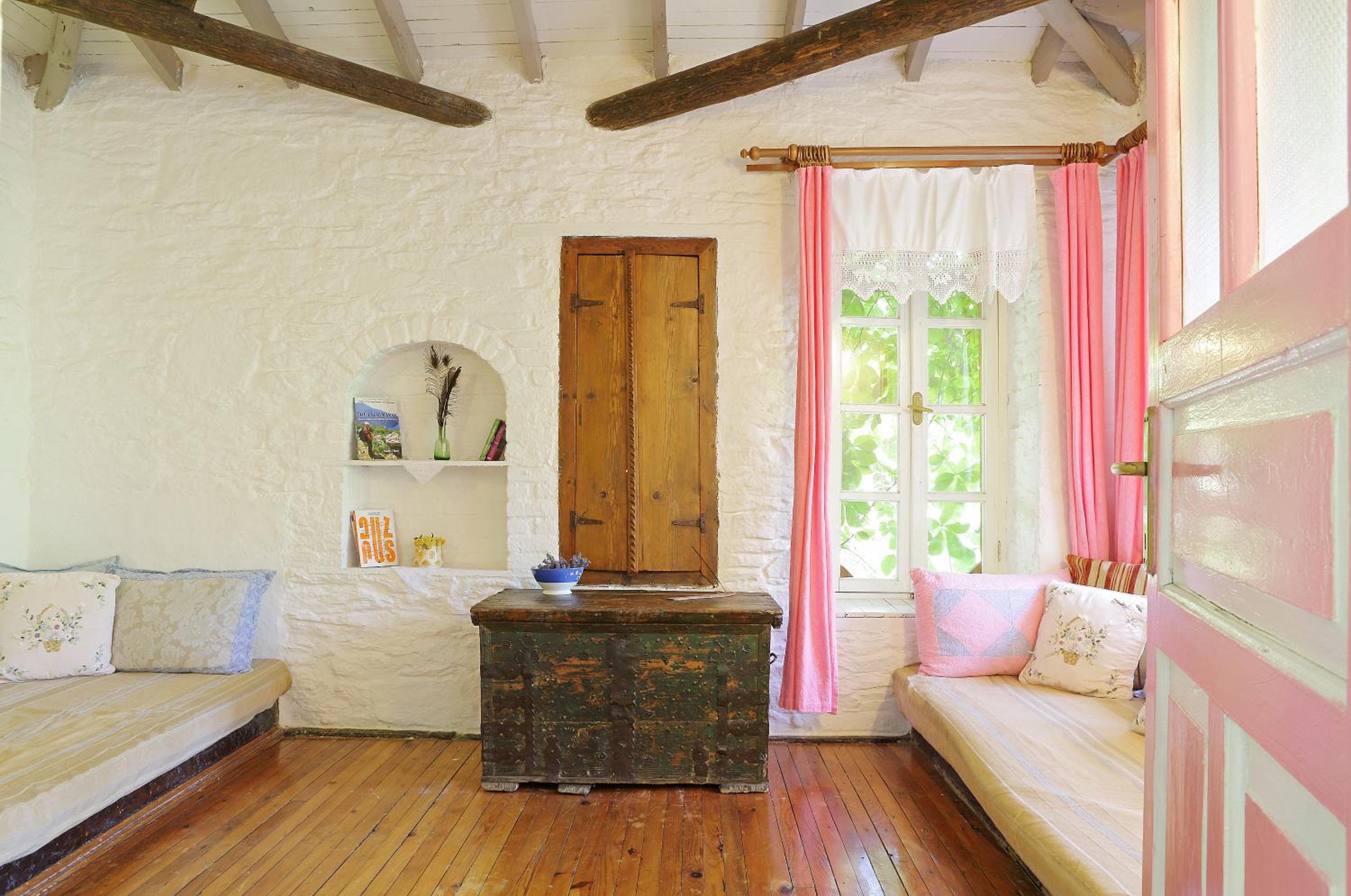 One-Bedroom Standard Apartment - Photo 12