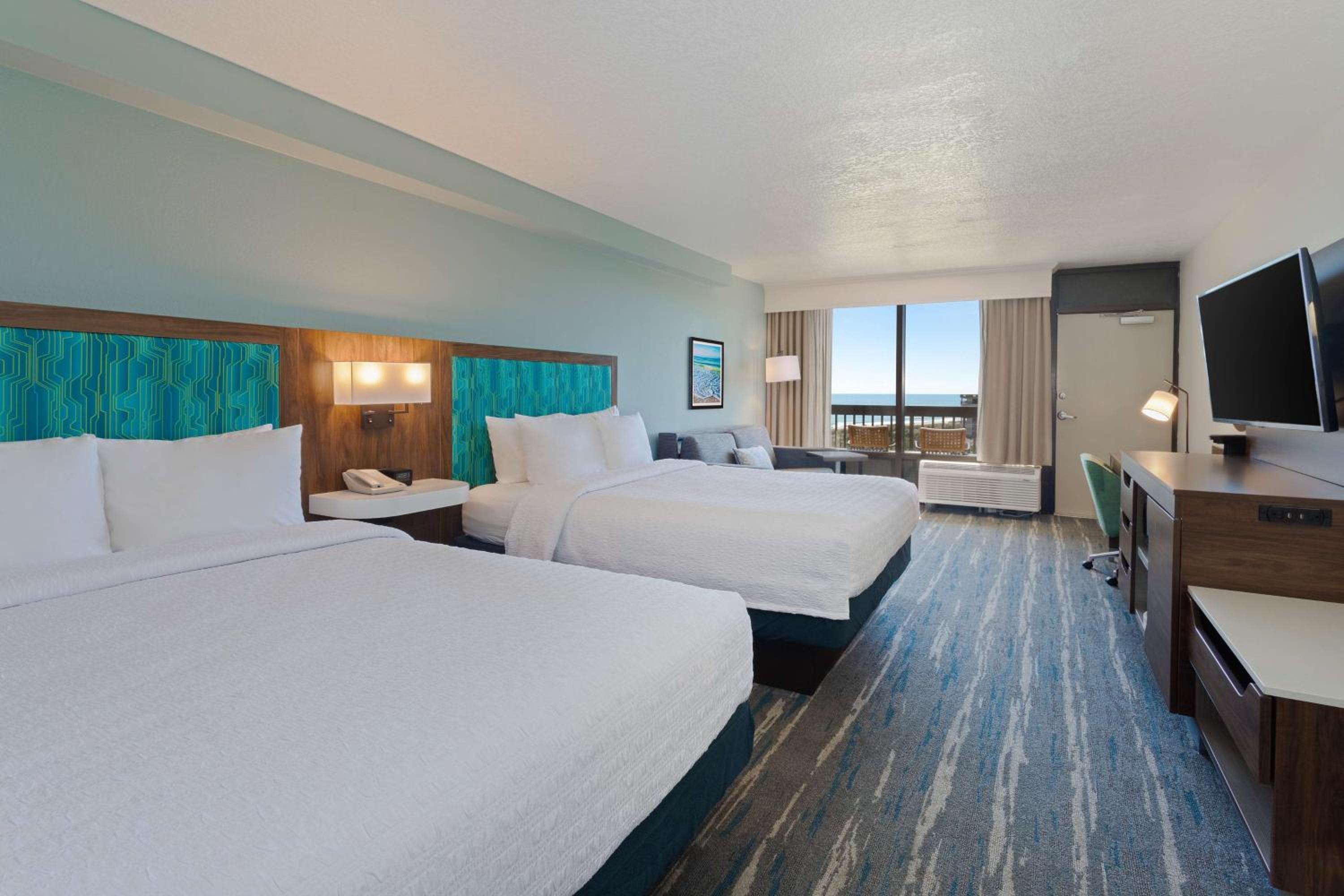 Queen Room with Ocean View - Non-Smoking photo 1