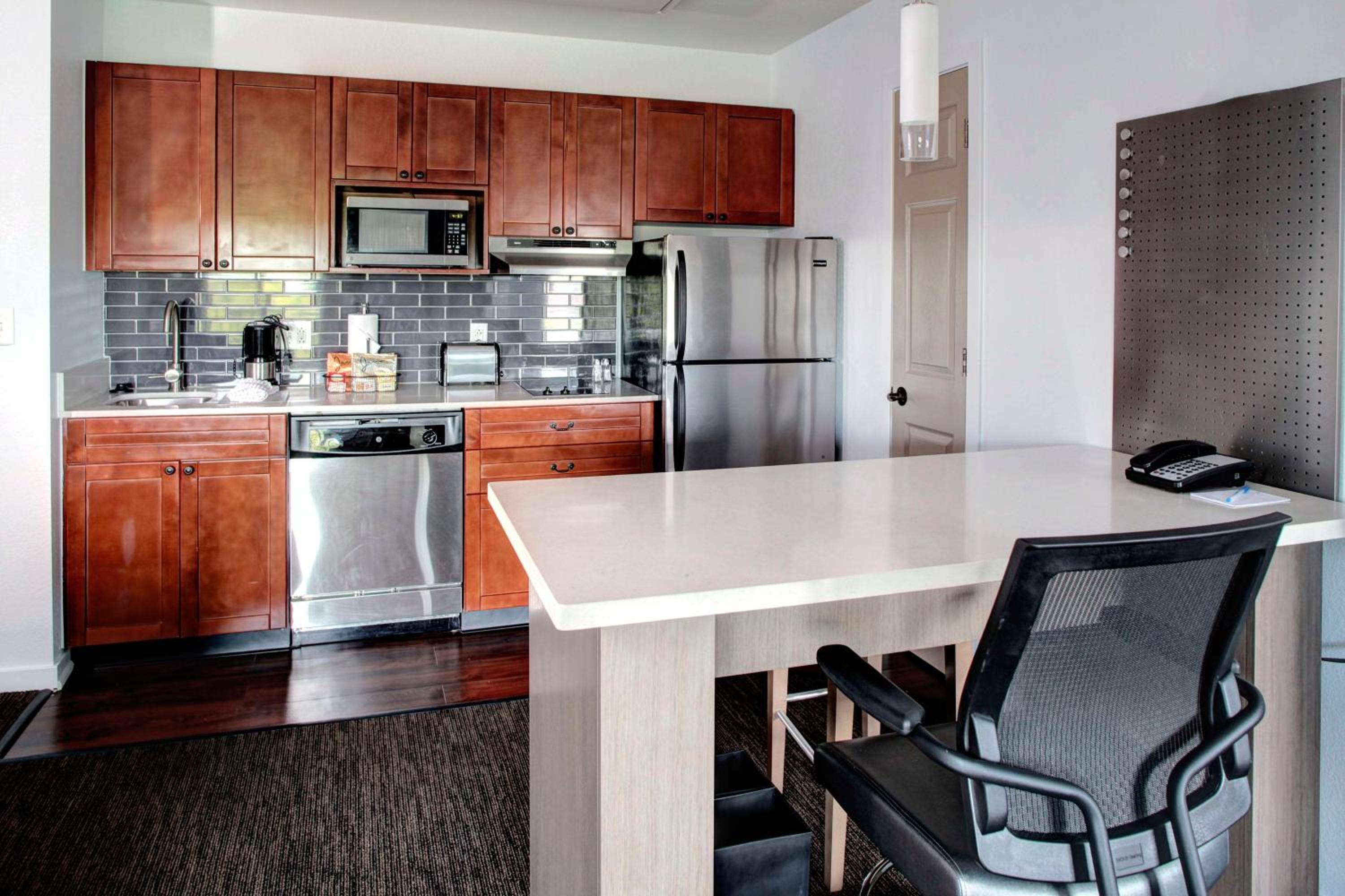 One-Bedroom King Suite - Photo 7