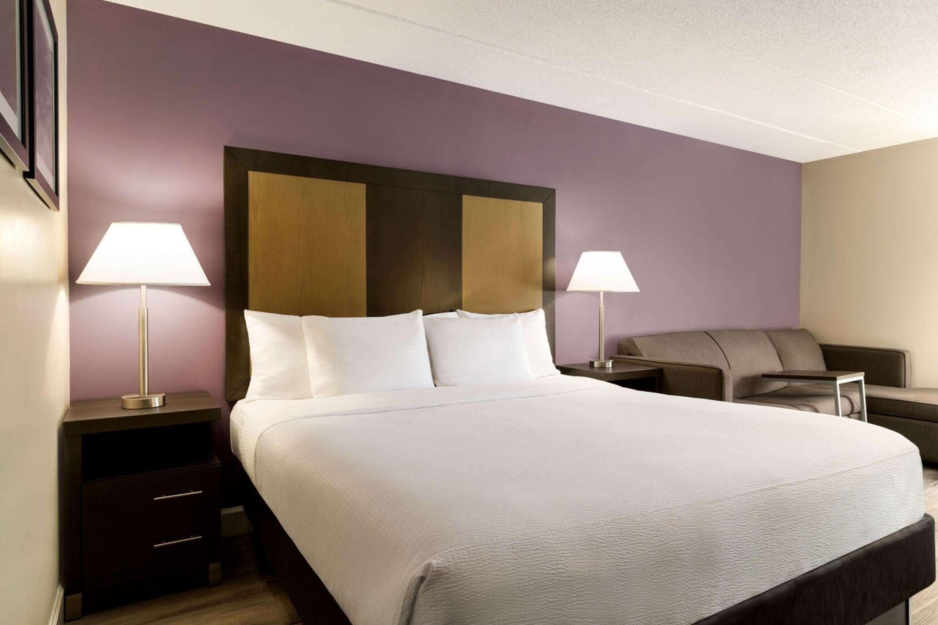 Deluxe King Room With Sofa Bed