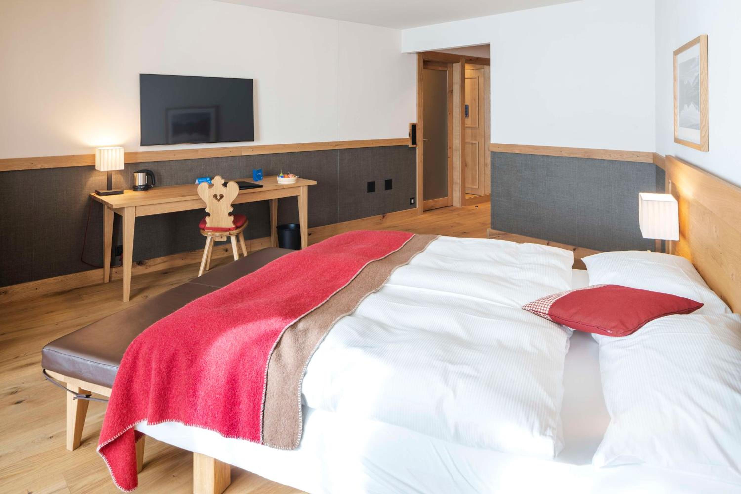 Superior Lake View Room - in family friendly Lago Lodge