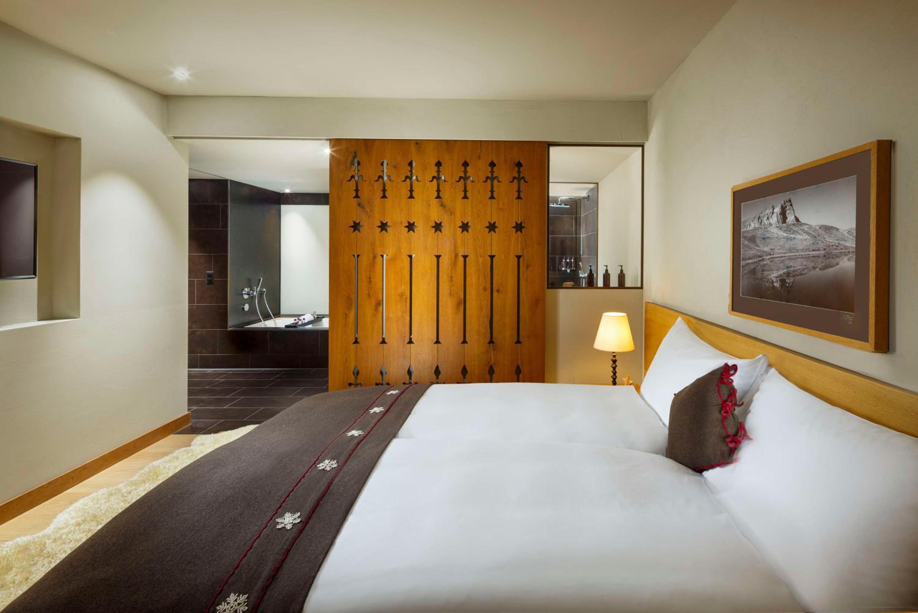 Lake View Suite