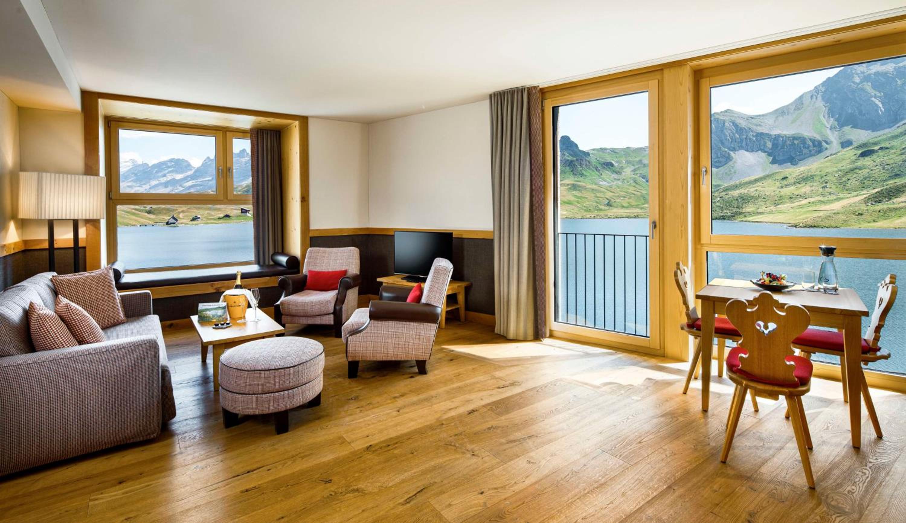 Family Lake View Suite
