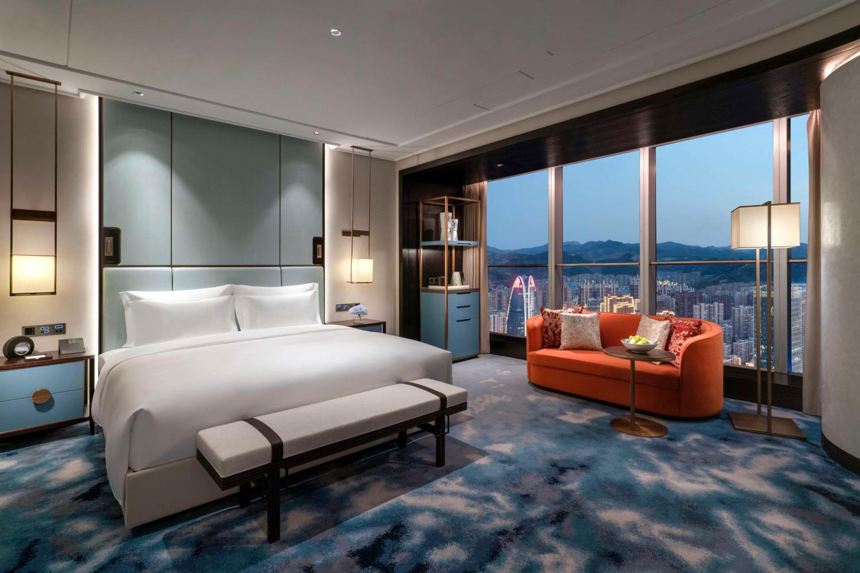 Deluxe Skyline City View King Room - Photo 1