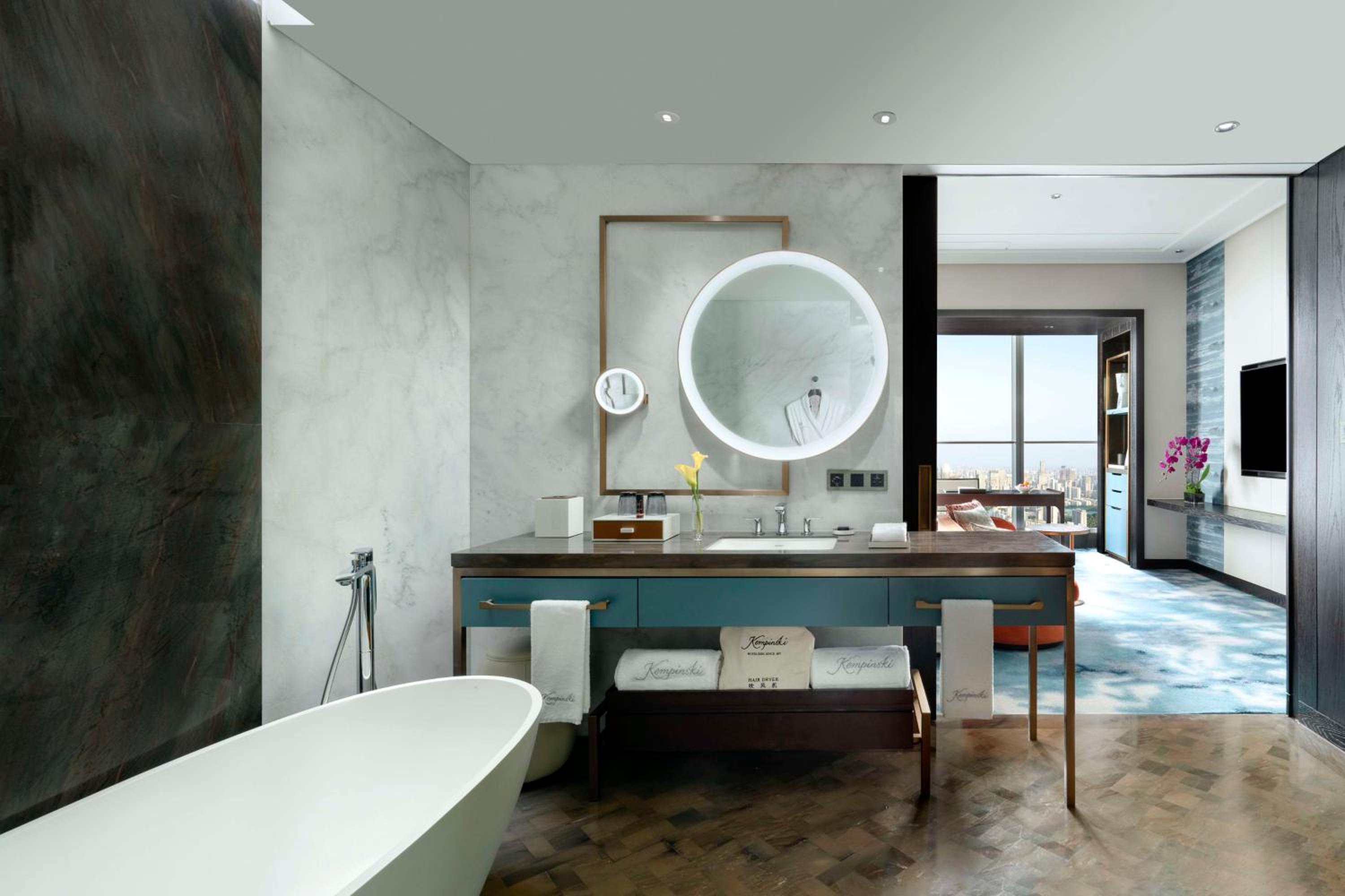 Deluxe King Room - Photo 3