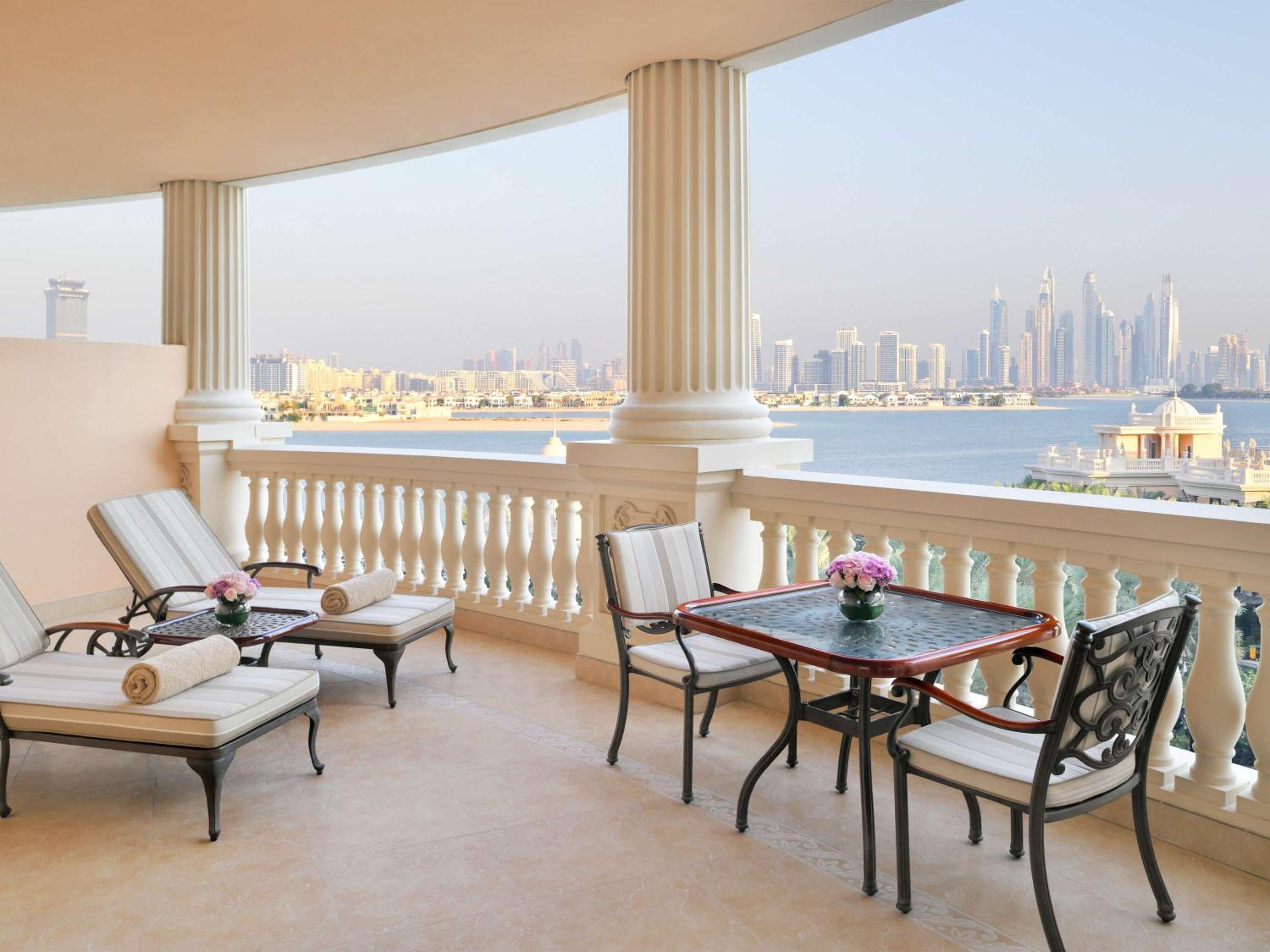 One-Bedroom Premier Suite With Balcony And Lounge Access