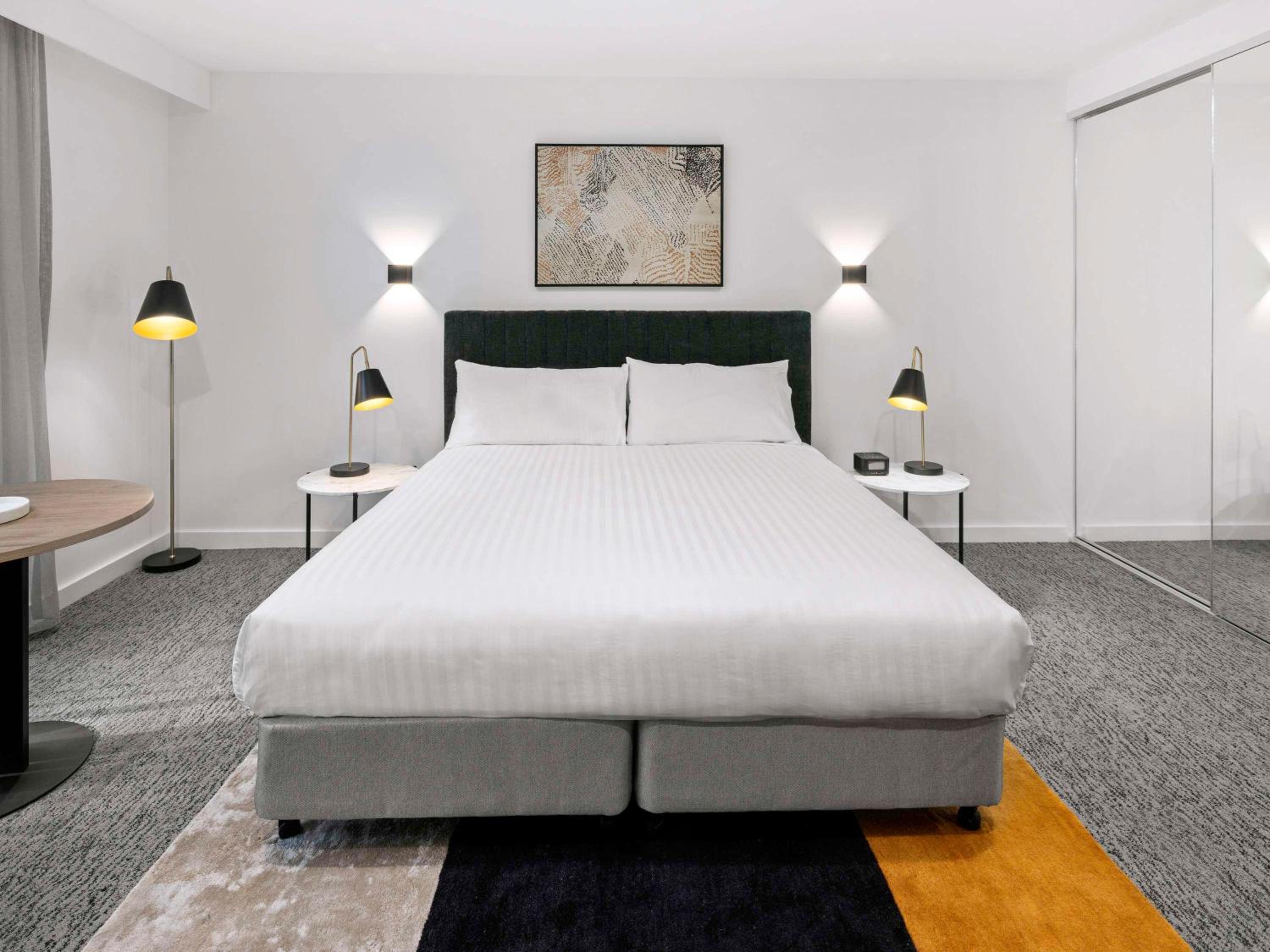 Accessible King Room with Balcony - Photo 1