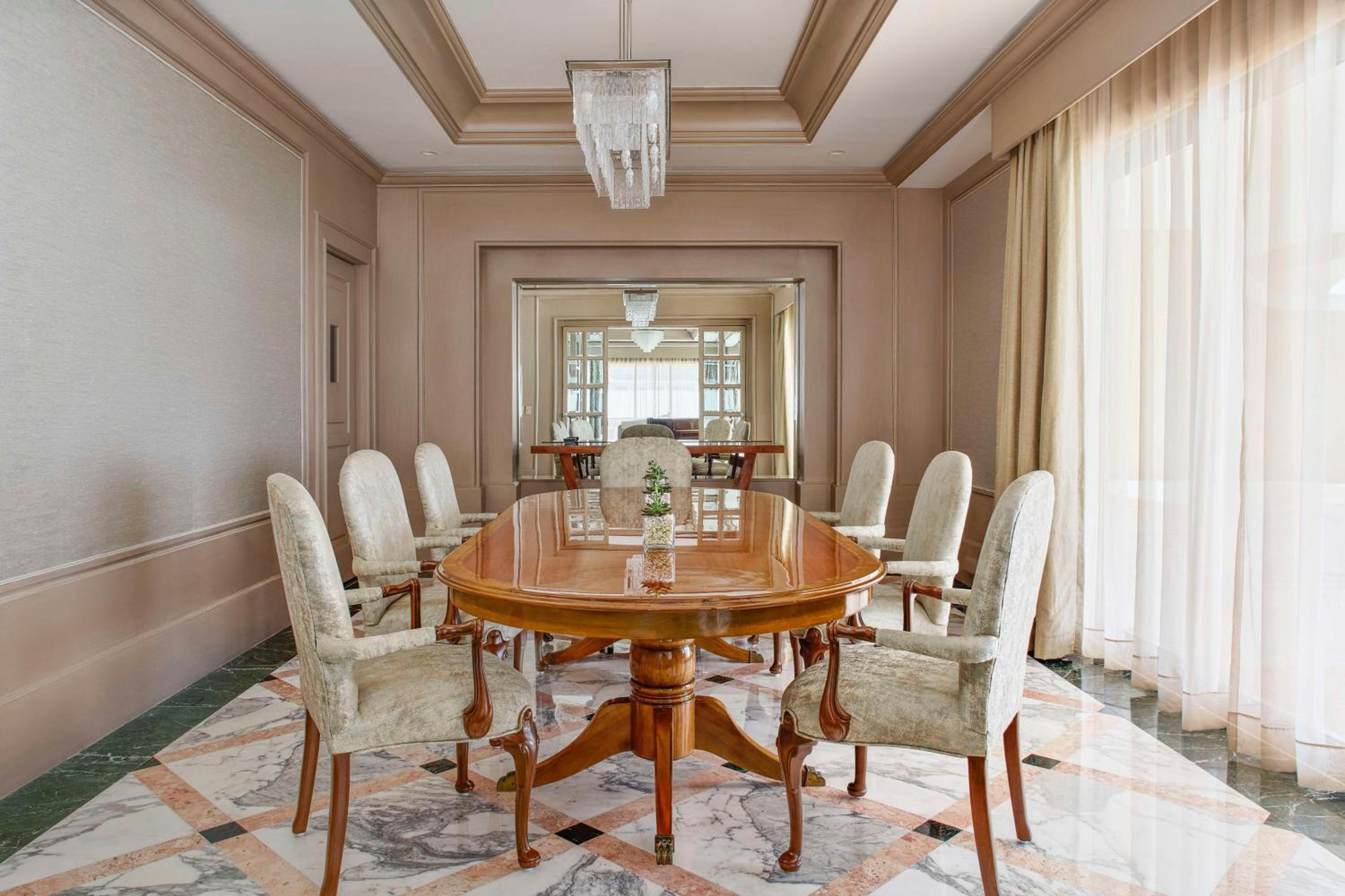 The Presidential Suite thumbnail 5
